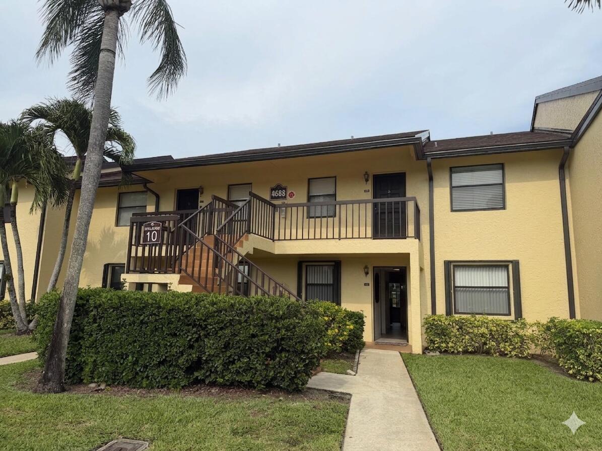 Foto de propiedad en 4688 Lucerne Lakes Blvd Boulevard E 104, Lake Worth, FL 33467 Lake Worth con MLS# 