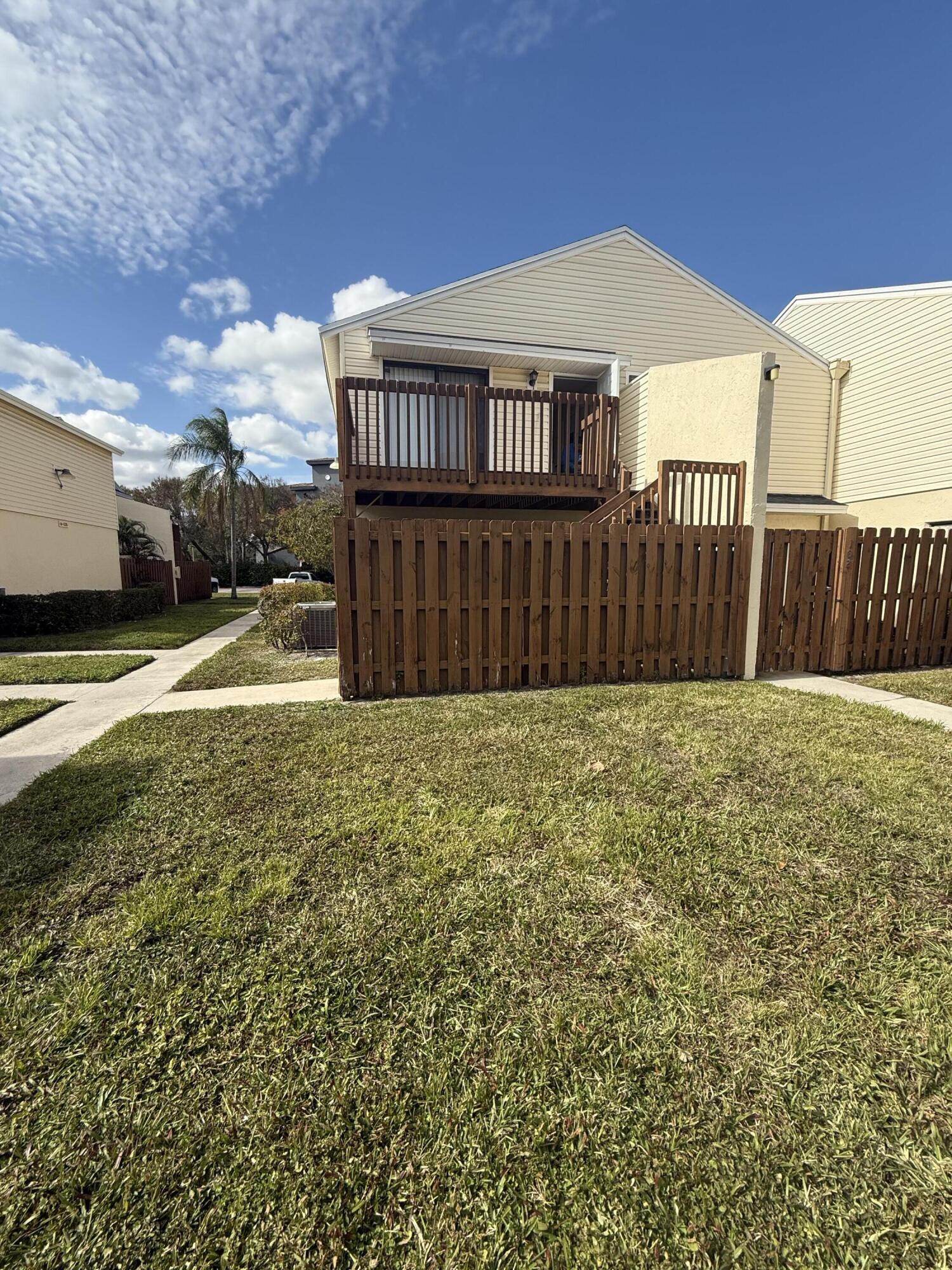 Foto de propiedad en 633 Executive Center Drive L202, West Palm Beach, FL 33401 West Palm Beach con MLS# 