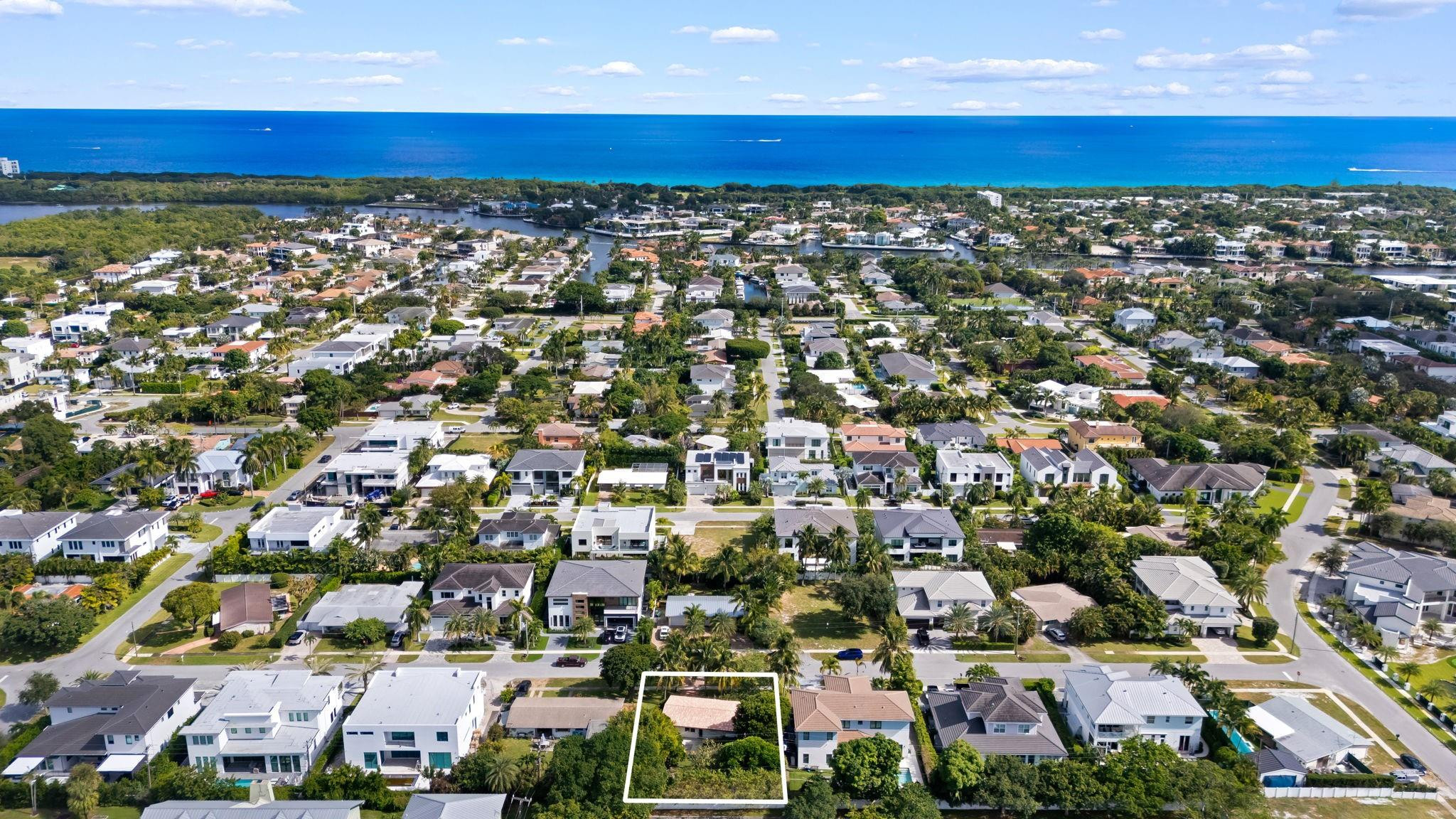Foto de propiedad en 1001 NE 2nd Terrace, Boca Raton, FL 33432 Boca Raton con MLS# 