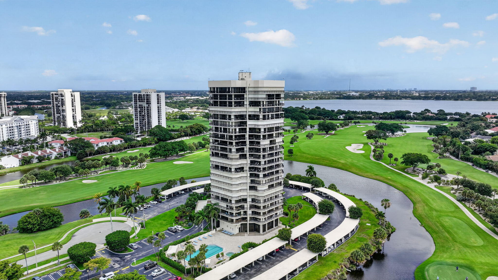 Foto de propiedad en 1900 Consulate Place 1705, West Palm Beach, FL 33401 West Palm Beach con MLS# 