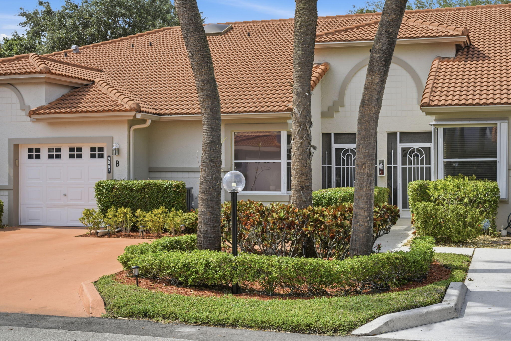 Foto de propiedad en 9857 Summerbrook Terrace B, Boynton Beach, FL 33437 Boynton Beach con MLS# 