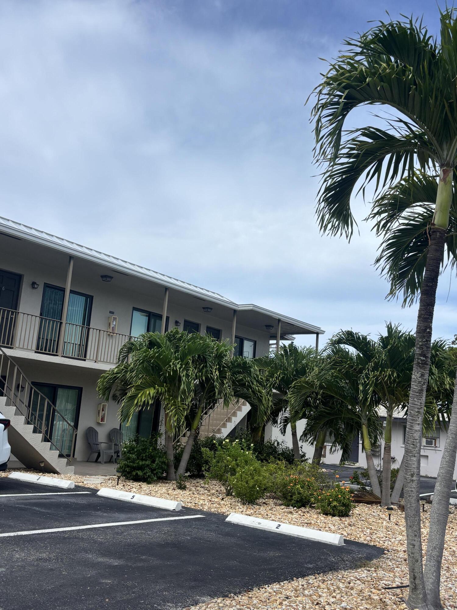 Foto de propiedad en 521 NE 45th Street, Boca Raton, FL 33431 Boca Raton con MLS# 