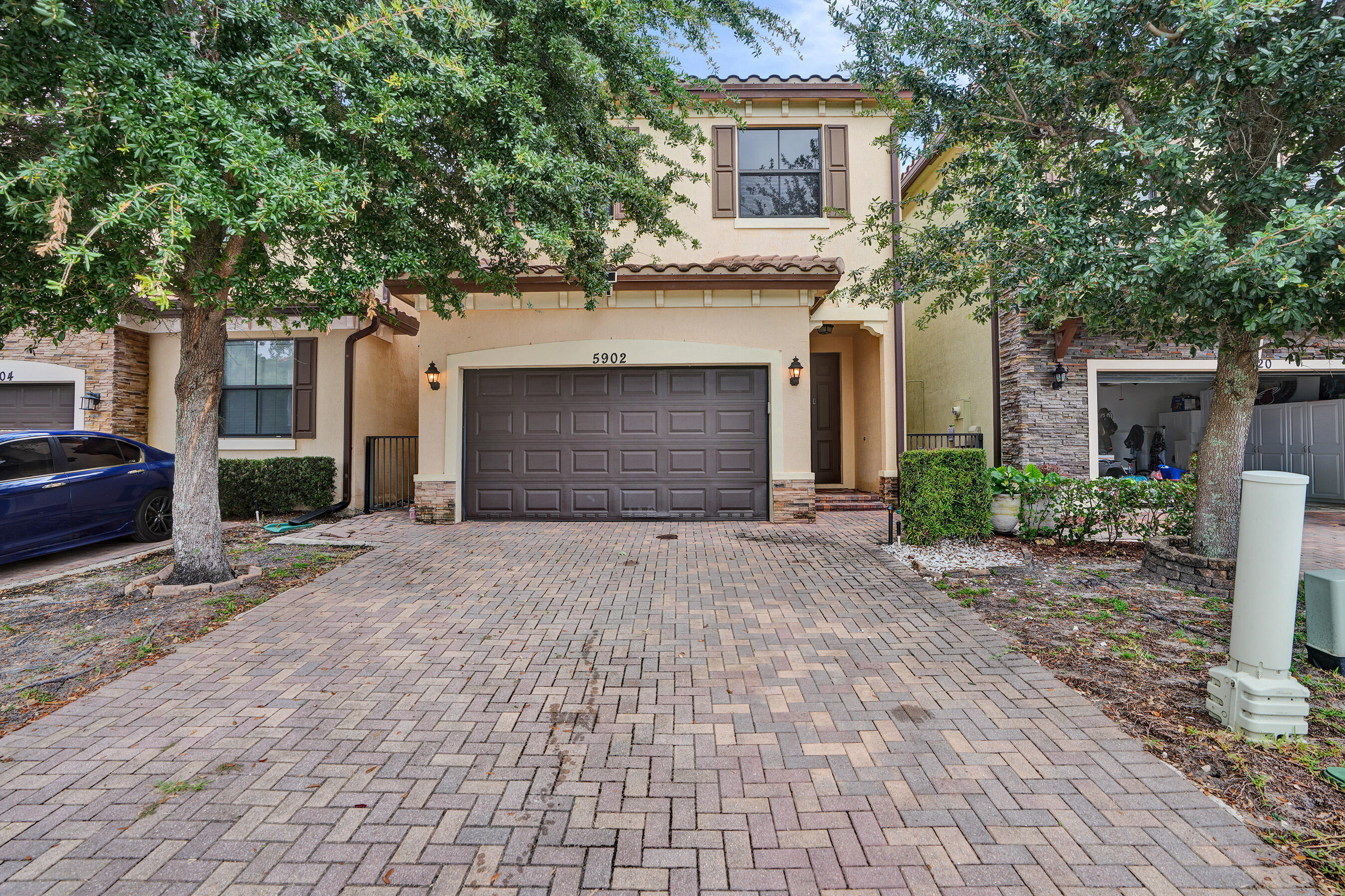 Foto de propiedad en 5902 NW 46th Lane, Tamarac, FL 33319 Tamarac con MLS# 