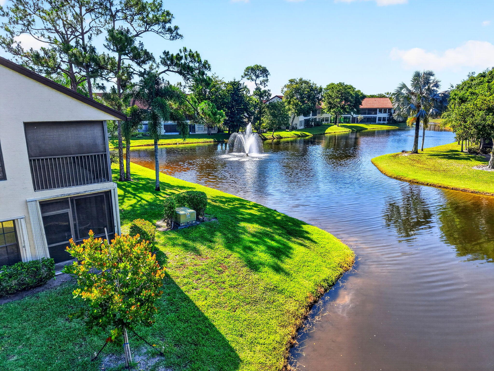 Foto de propiedad en 3281 Jog Park Drive, Greenacres, FL 33467 Greenacres con MLS# 