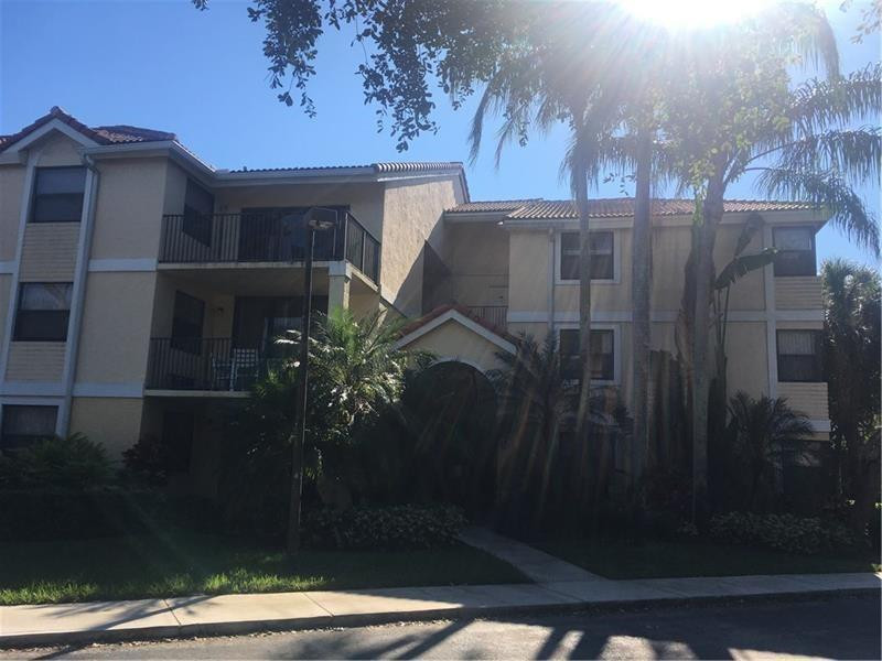 Foto de propiedad en 10131 W Sunrise Boulevard 206, Plantation, FL 33322 Plantation con MLS# 