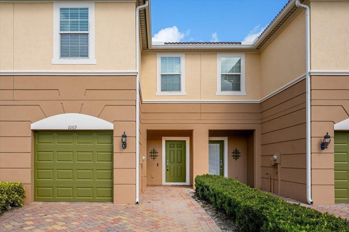 Foto de propiedad en 1069 Normandie Way, Vero Beach, FL 32960 Vero Beach con MLS# 