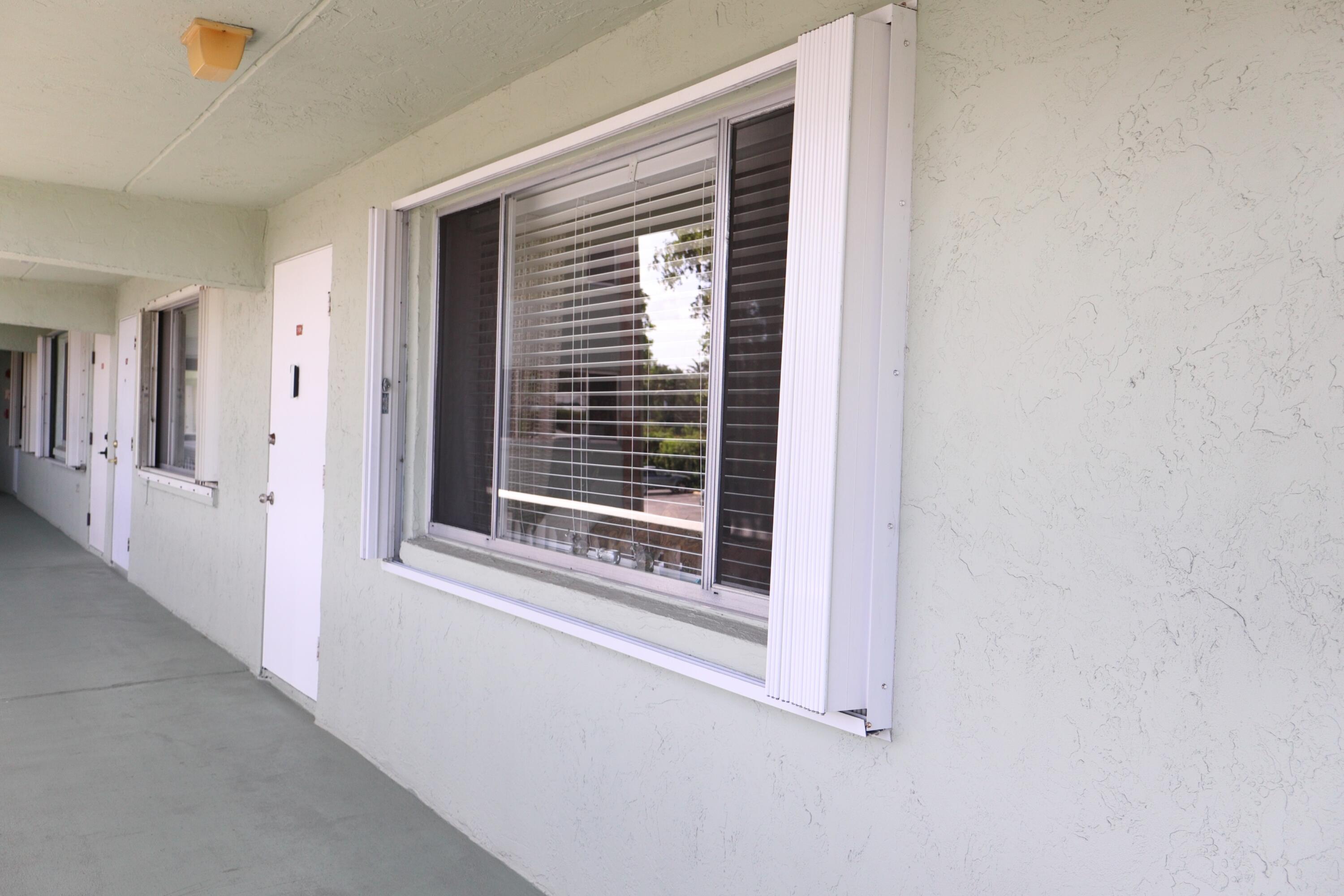 Foto de propiedad en 3400 Springdale Boulevard 214, Palm Springs, FL 33461 Palm Springs con MLS# 