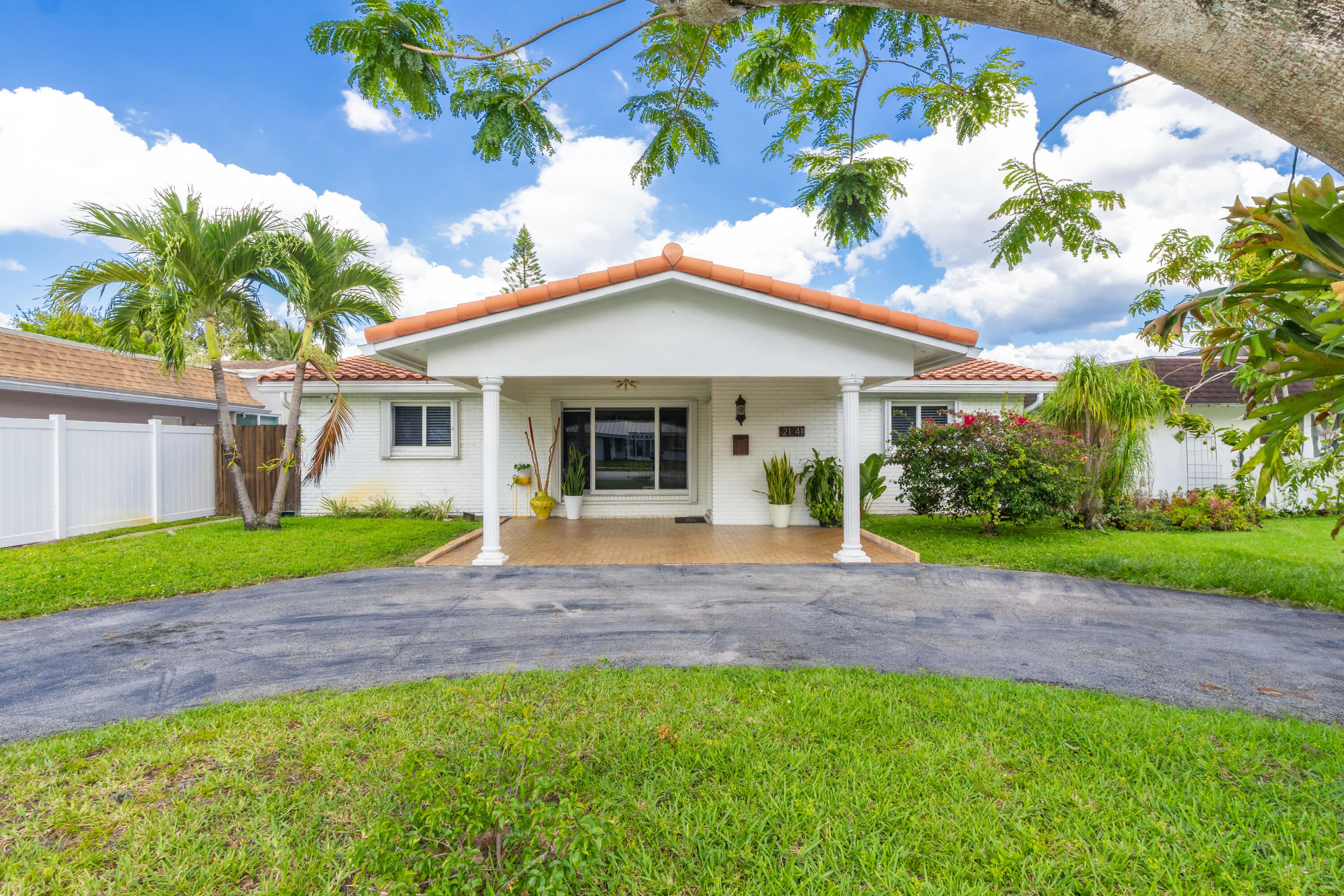 Foto de propiedad en 2141 N 56th Avenue, Hollywood, FL 33021 Hollywood con MLS# 
