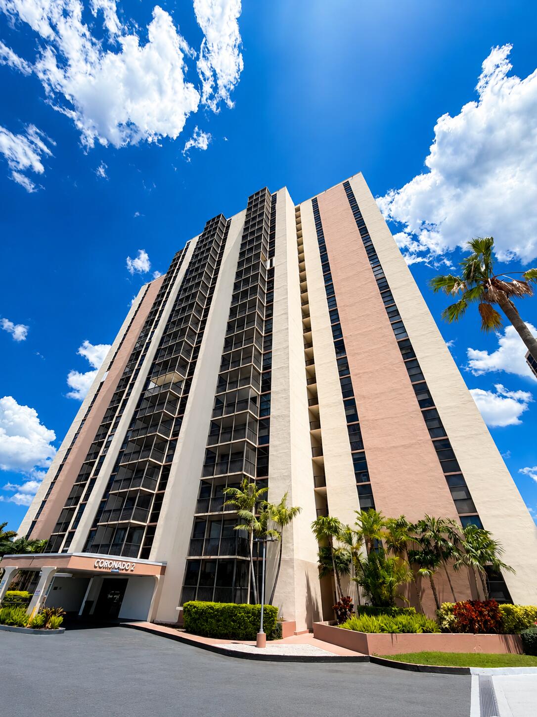 Foto de propiedad en 20301 W Country Club Drive 329, Aventura, FL 33180 Aventura con MLS# 