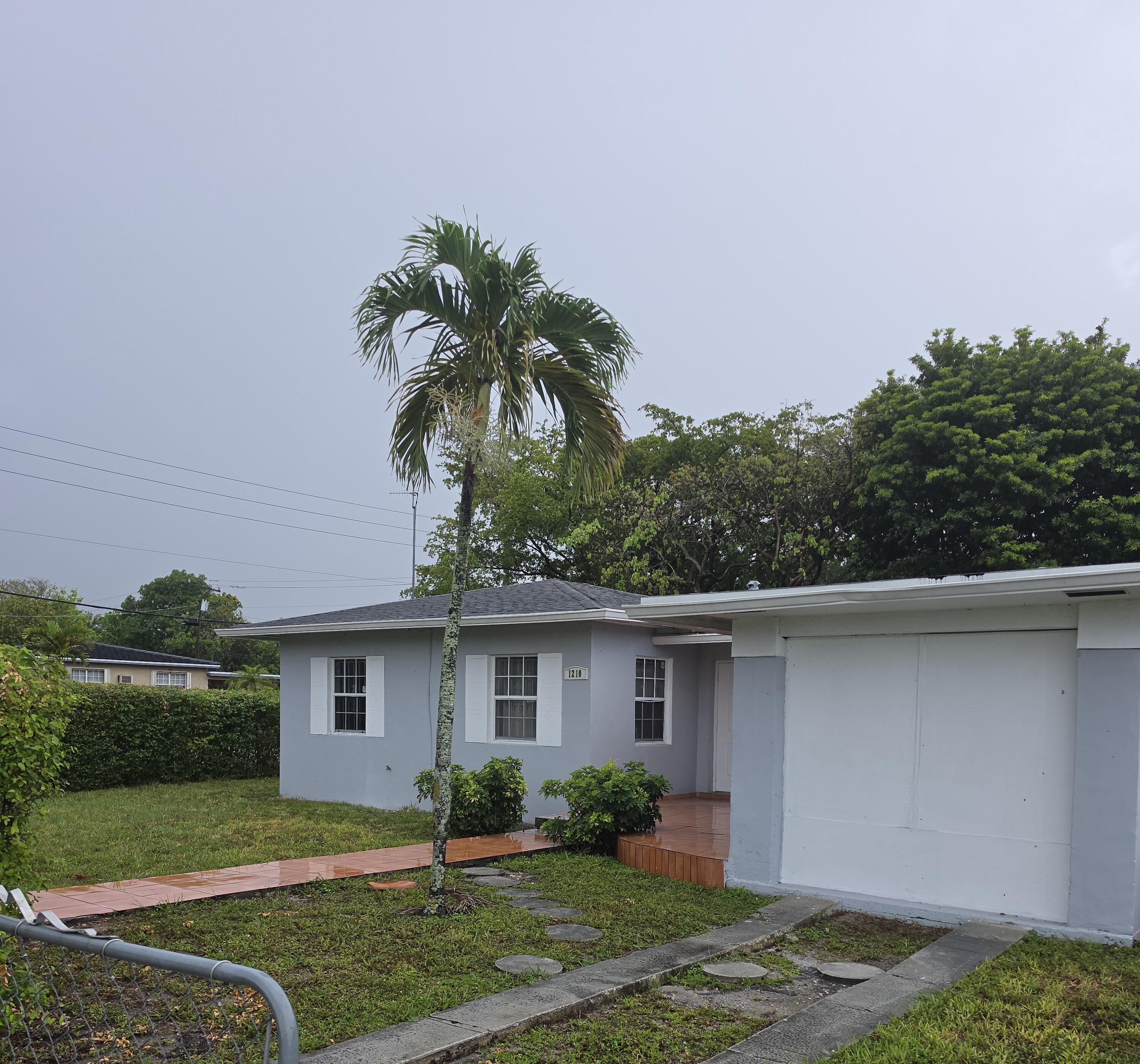 Foto de propiedad en 1210 NW 135th Street, North Miami, FL 33167 North Miami con MLS# 