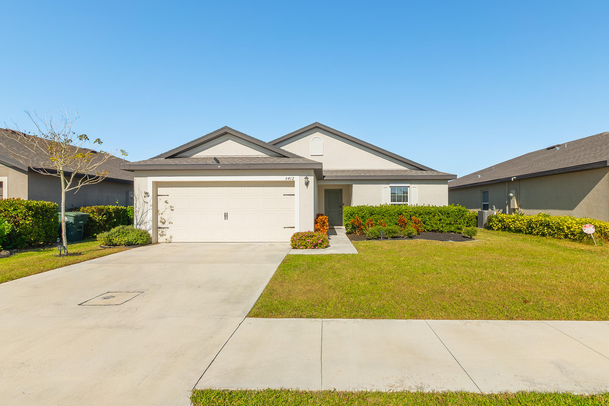 Foto de propiedad en 5412 Jamboree Drive, Fort Pierce, FL 34947 Fort Pierce con MLS# 