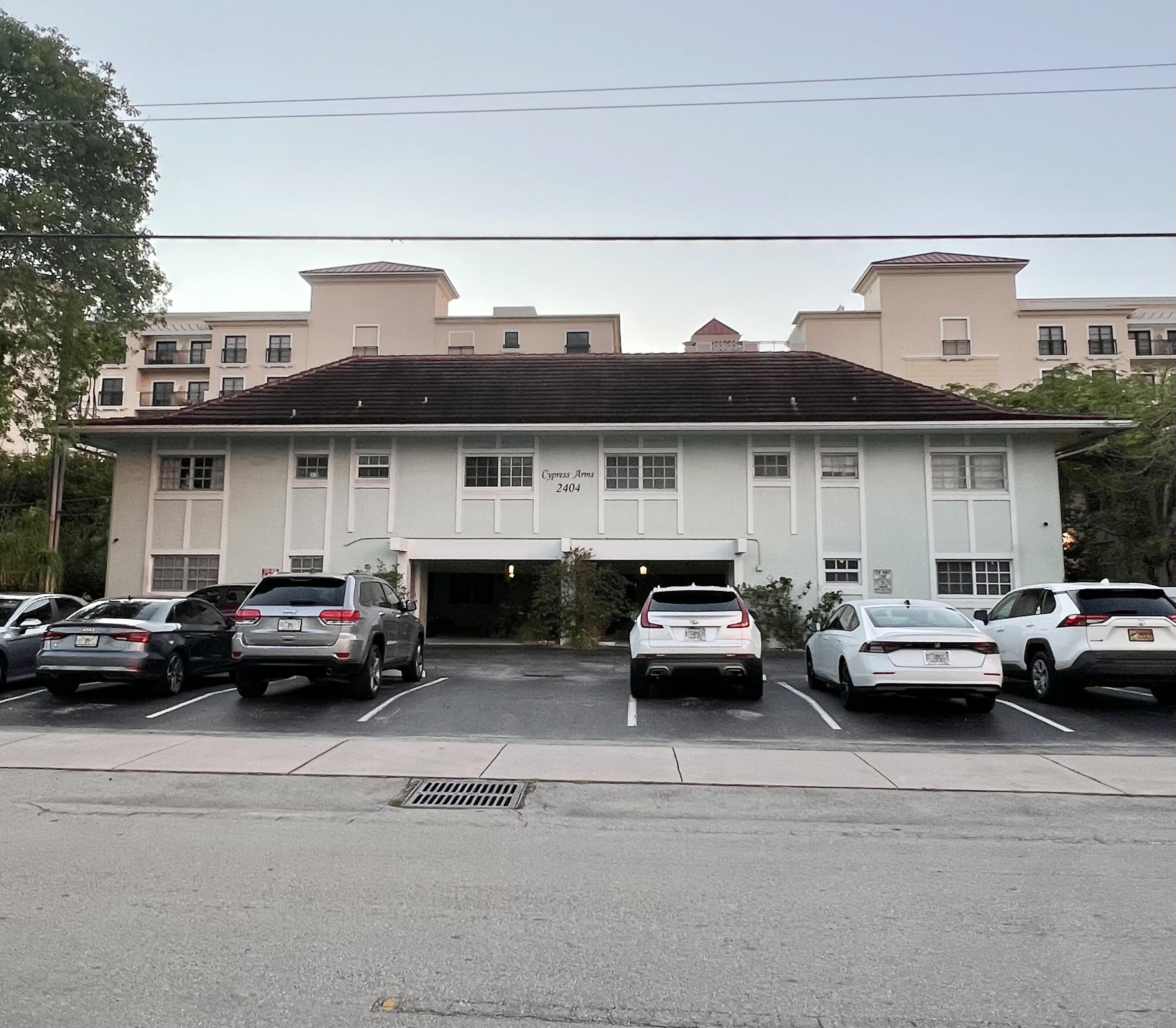 Foto de propiedad en 2404 NE 33rd Avenue 12, Fort Lauderdale, FL 33305 Fort Lauderdale con MLS# 