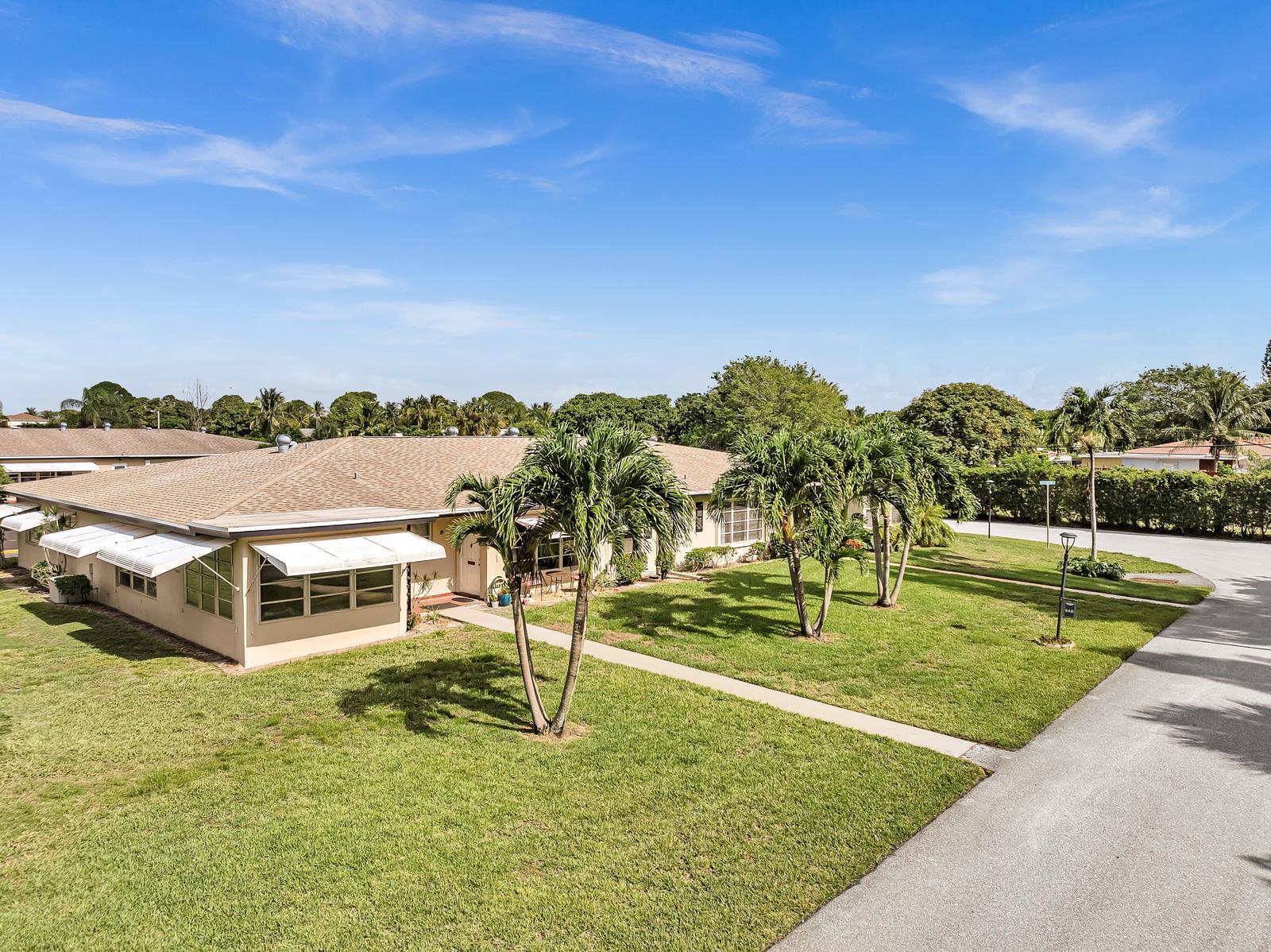Foto de propiedad en 840 N High Point Blvd Boulevard N B, Delray Beach, FL 33445 Delray Beach con MLS# 