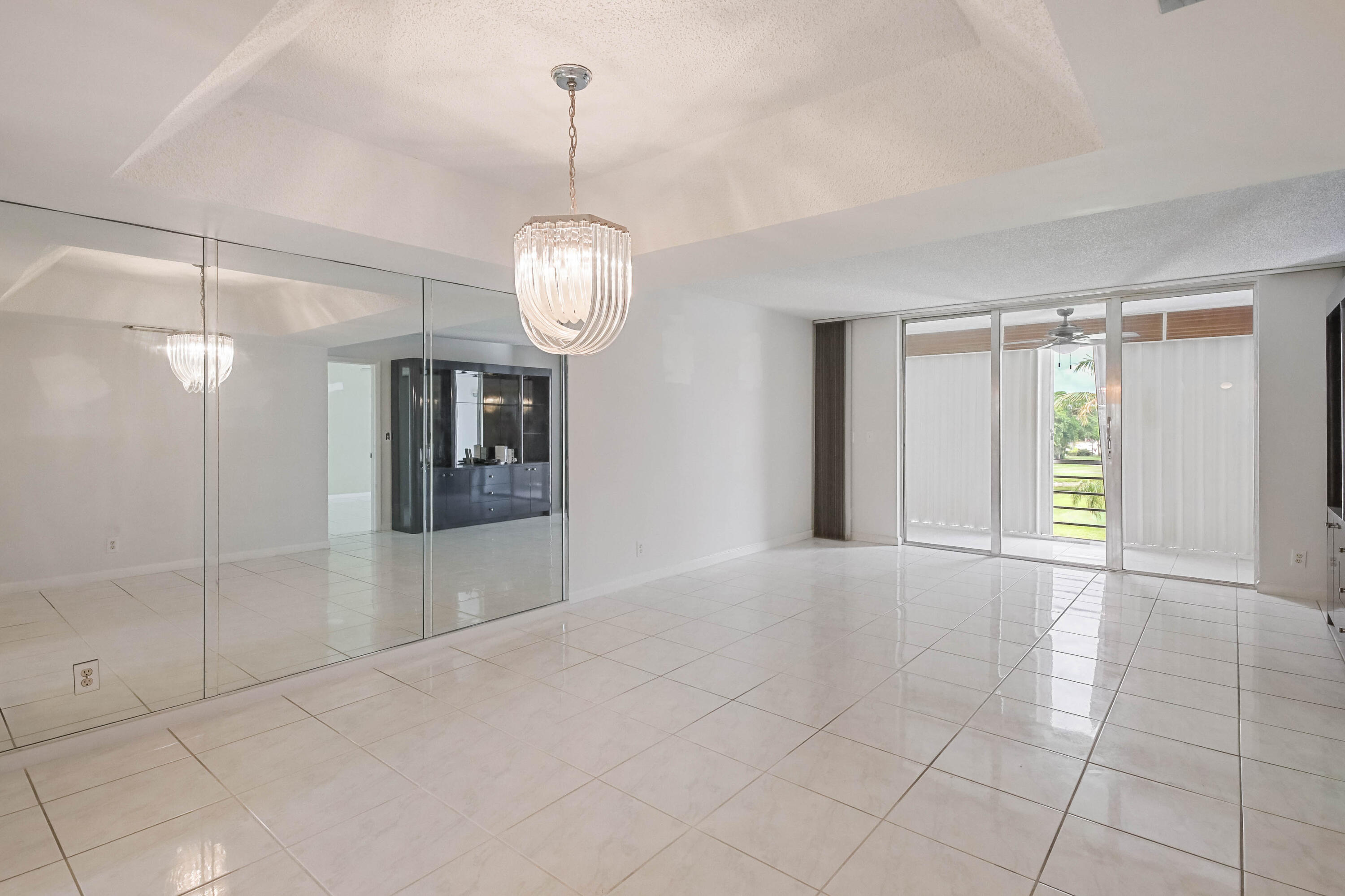 Vendido 6850 10th Avenue N 406, Greenacres, FL 33467, Greenacres, FL 33467