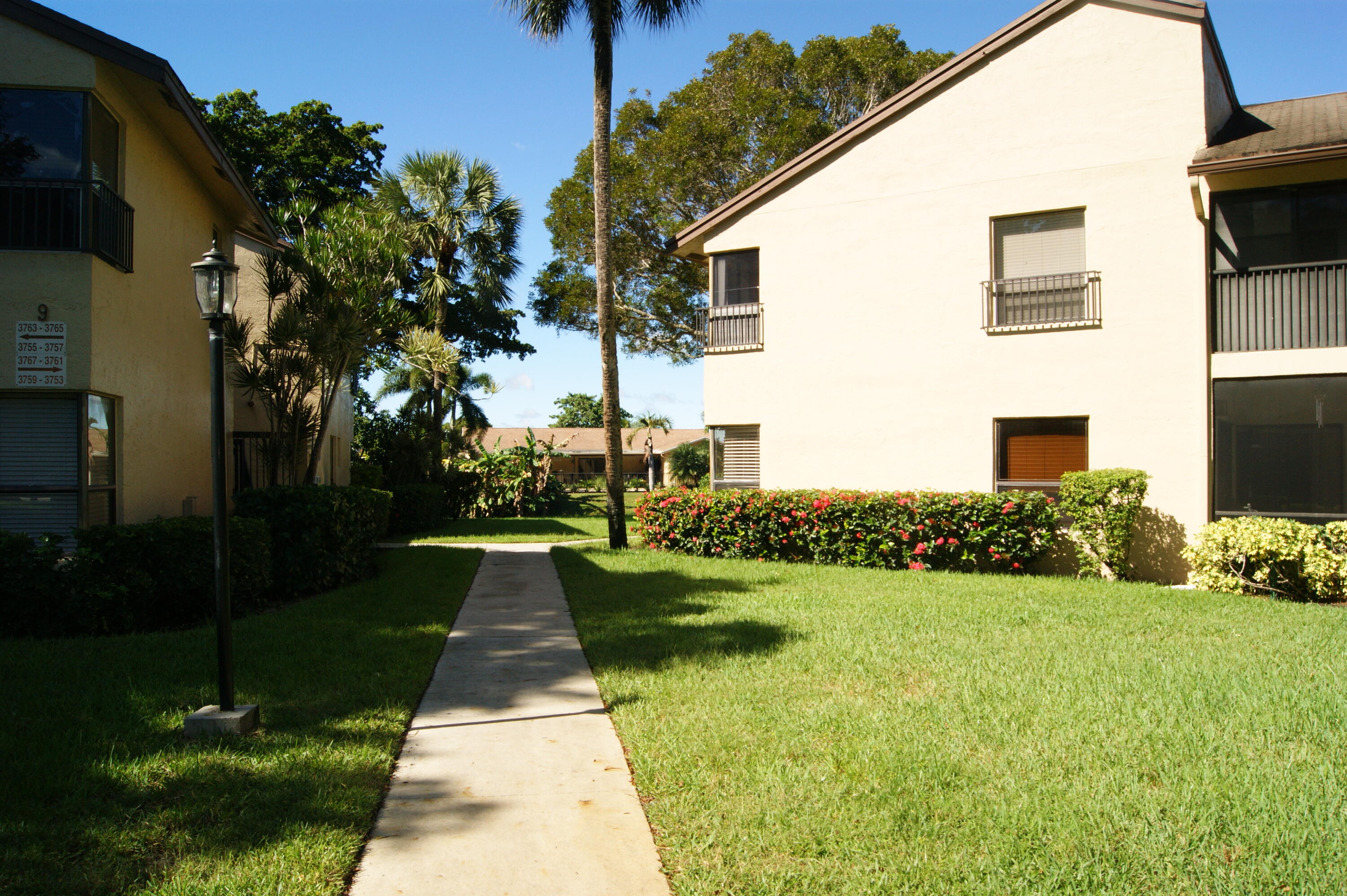 Foto de propiedad en 3781 Cocoplum Circle 3579, Coconut Creek, FL 33063 Coconut Creek con MLS# 