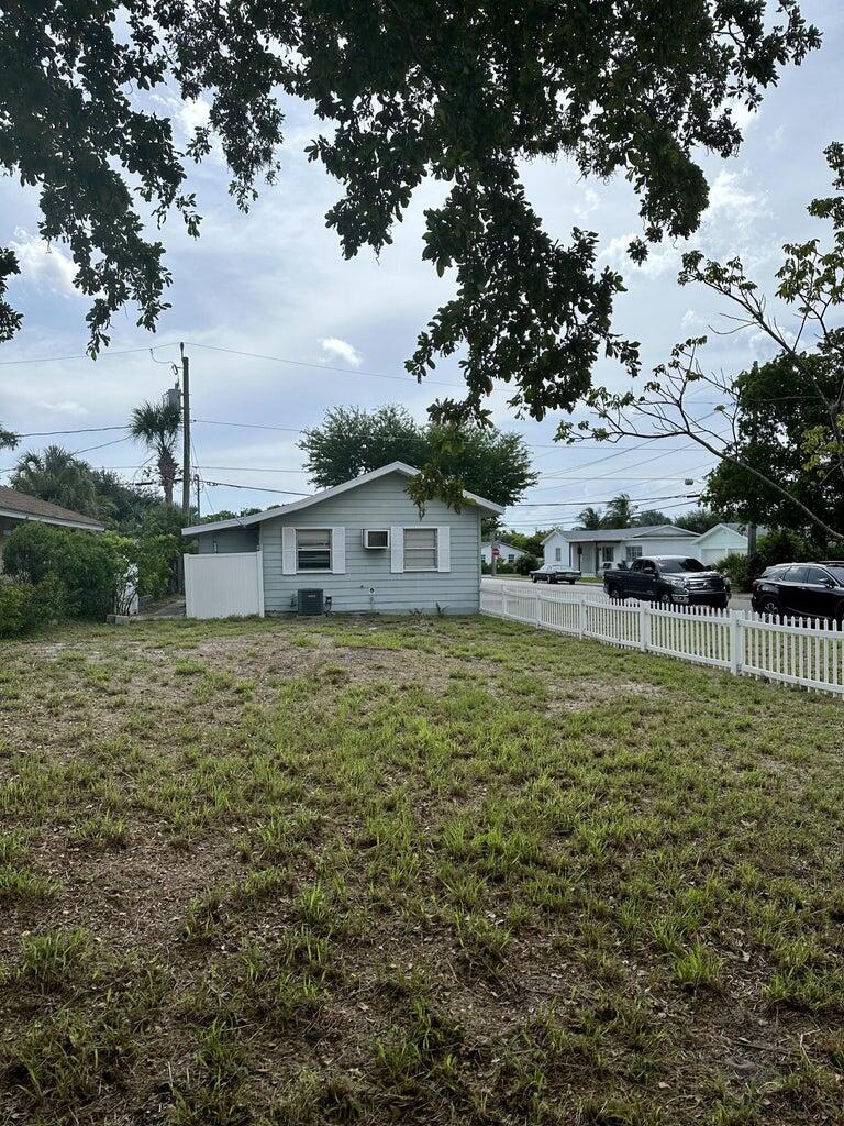 Foto de propiedad en 312 12th Avenue N, Lake Worth Beach, FL 33460 Lake Worth Beach con MLS# 