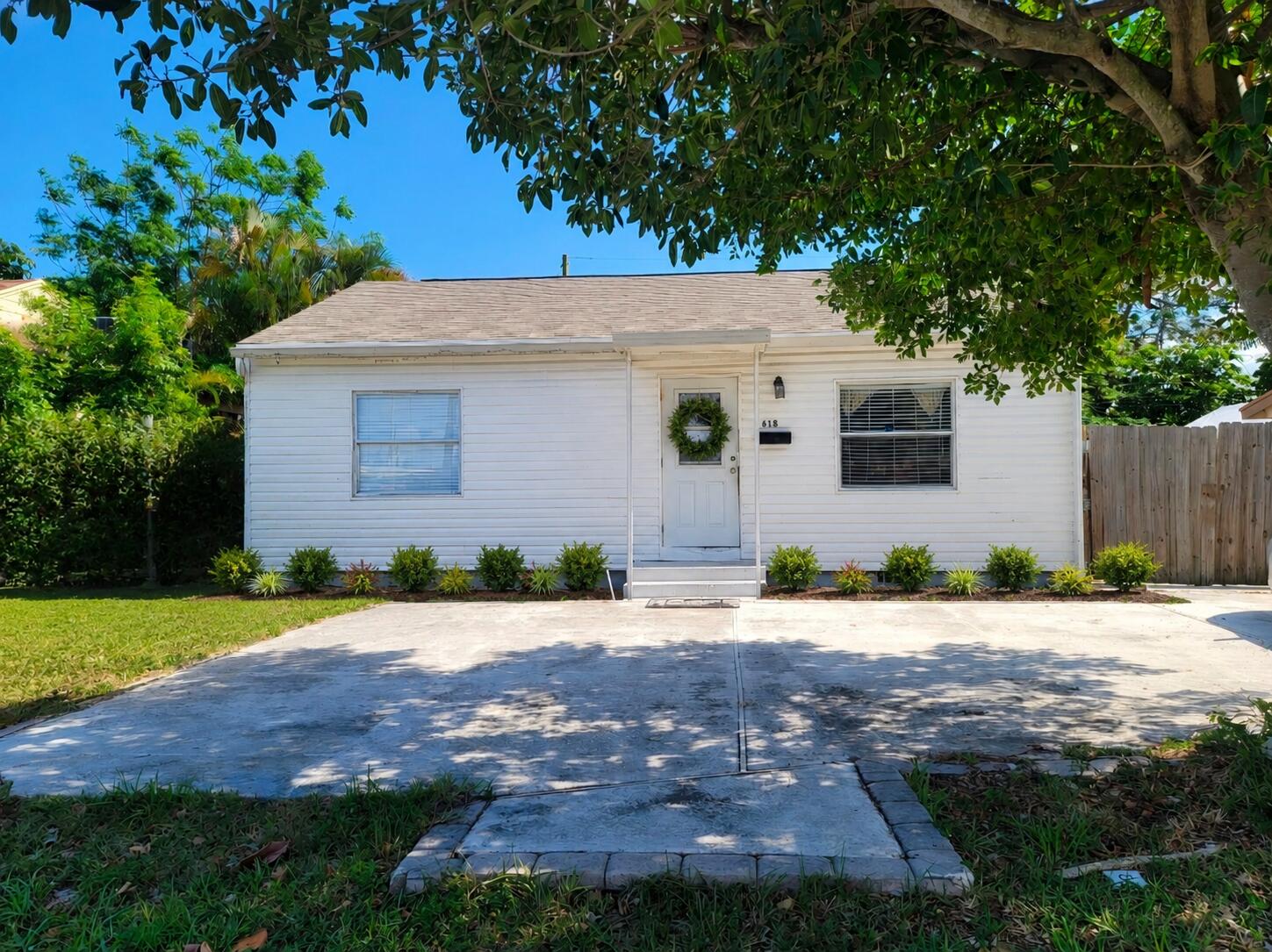 Foto de propiedad en 618 Hunter Street, West Palm Beach, FL 33405 West Palm Beach con MLS# 