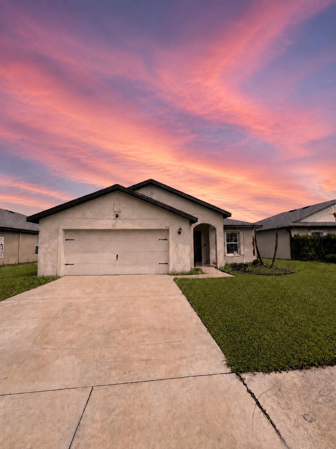 Foto de propiedad en 5516 Jamboree Drive, Fort Pierce, FL 34947 Fort Pierce con MLS# 