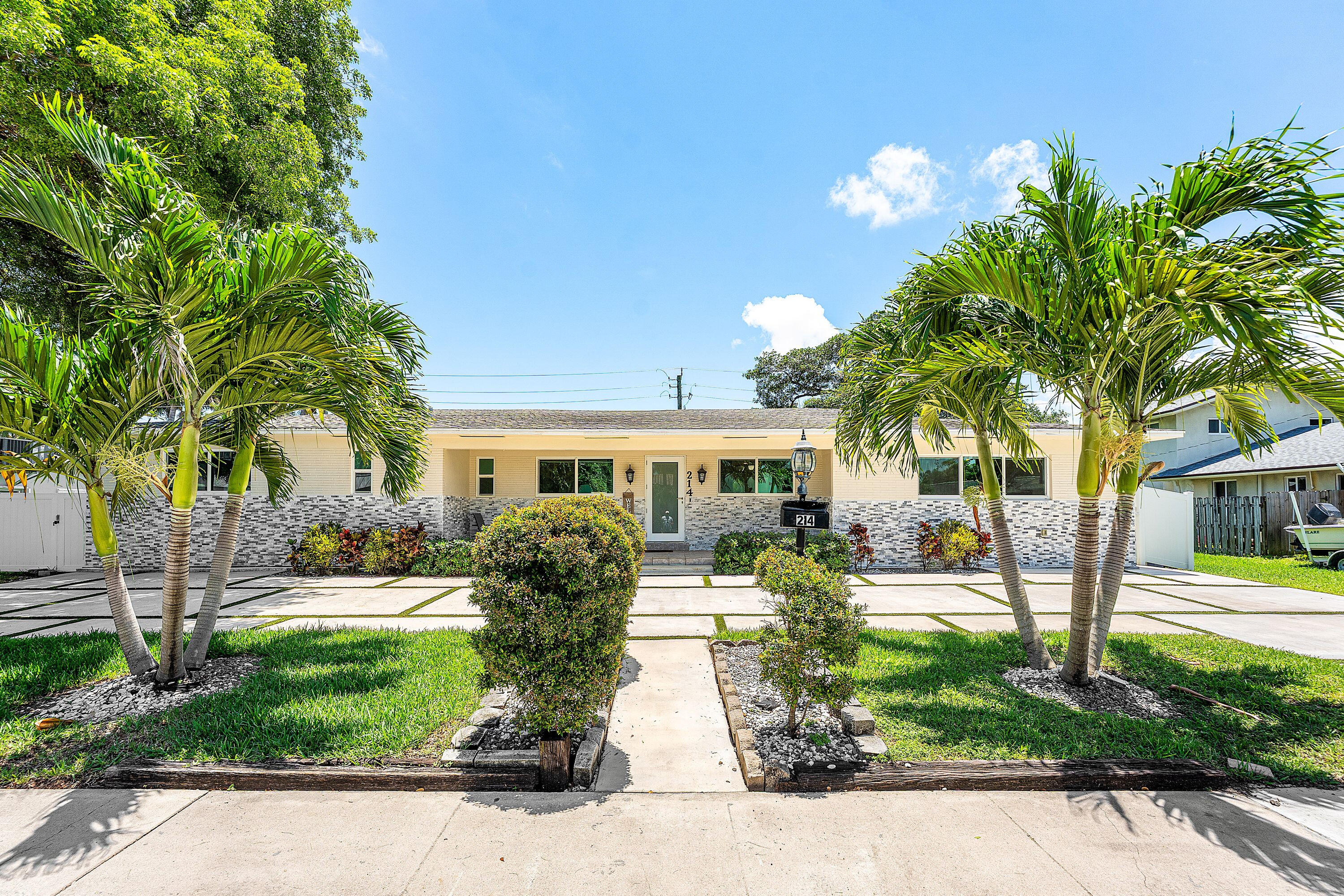 Foto de propiedad en 214 SE 5th Street, Dania Beach, FL 33004 Dania Beach con MLS# 