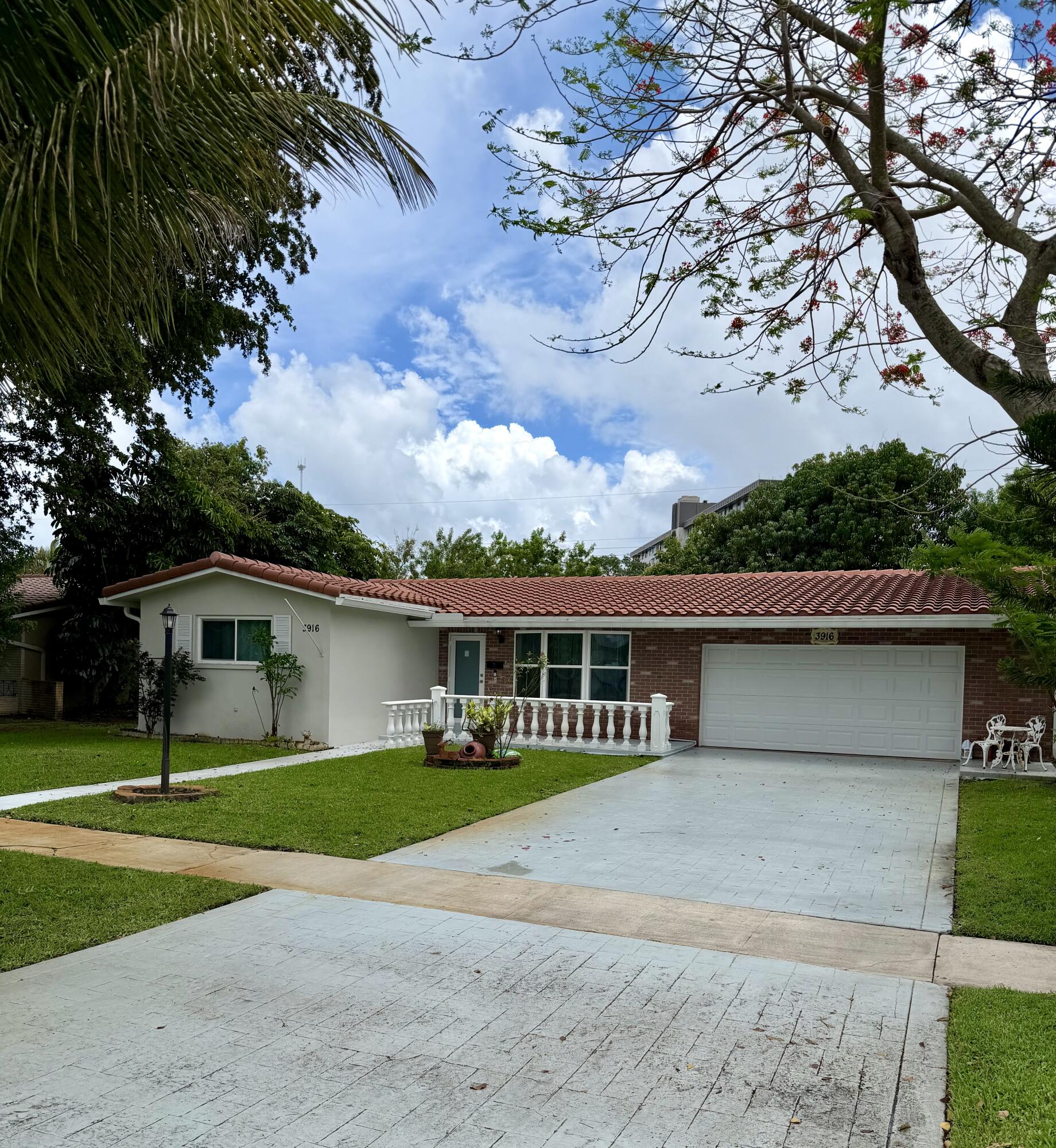 Foto de propiedad en 3916 Adams Street, Hollywood, FL 33021 Hollywood con MLS# 