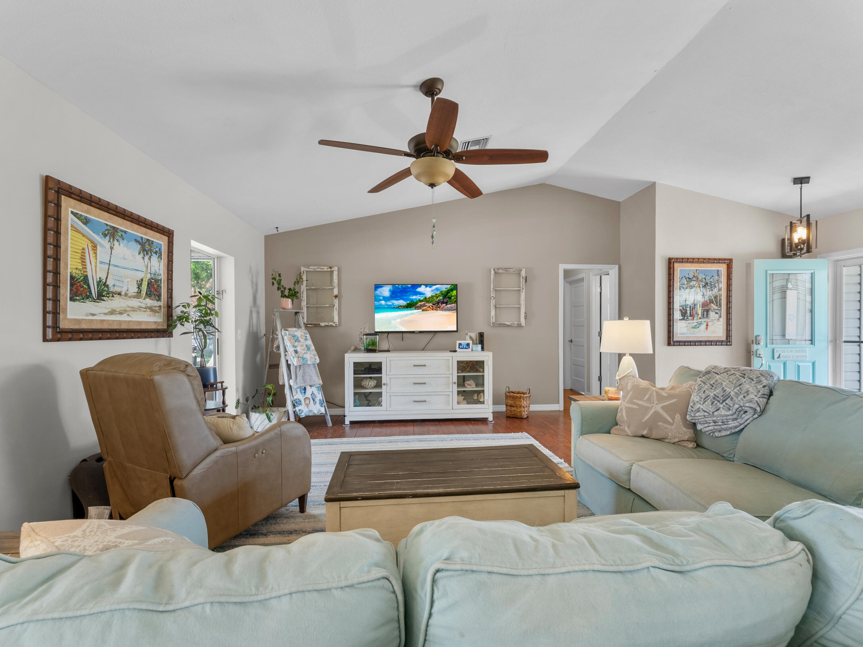 Foto de propiedad en 698 Fischer Drive, Sebastian, FL 32958 Sebastian con MLS# 
