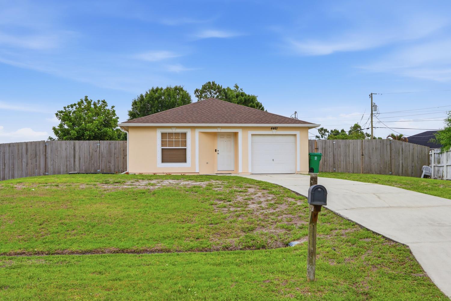 Foto de propiedad en 4461 SW Jaunt Road, Port St. Lucie, FL 34953 Port St. Lucie con MLS# 