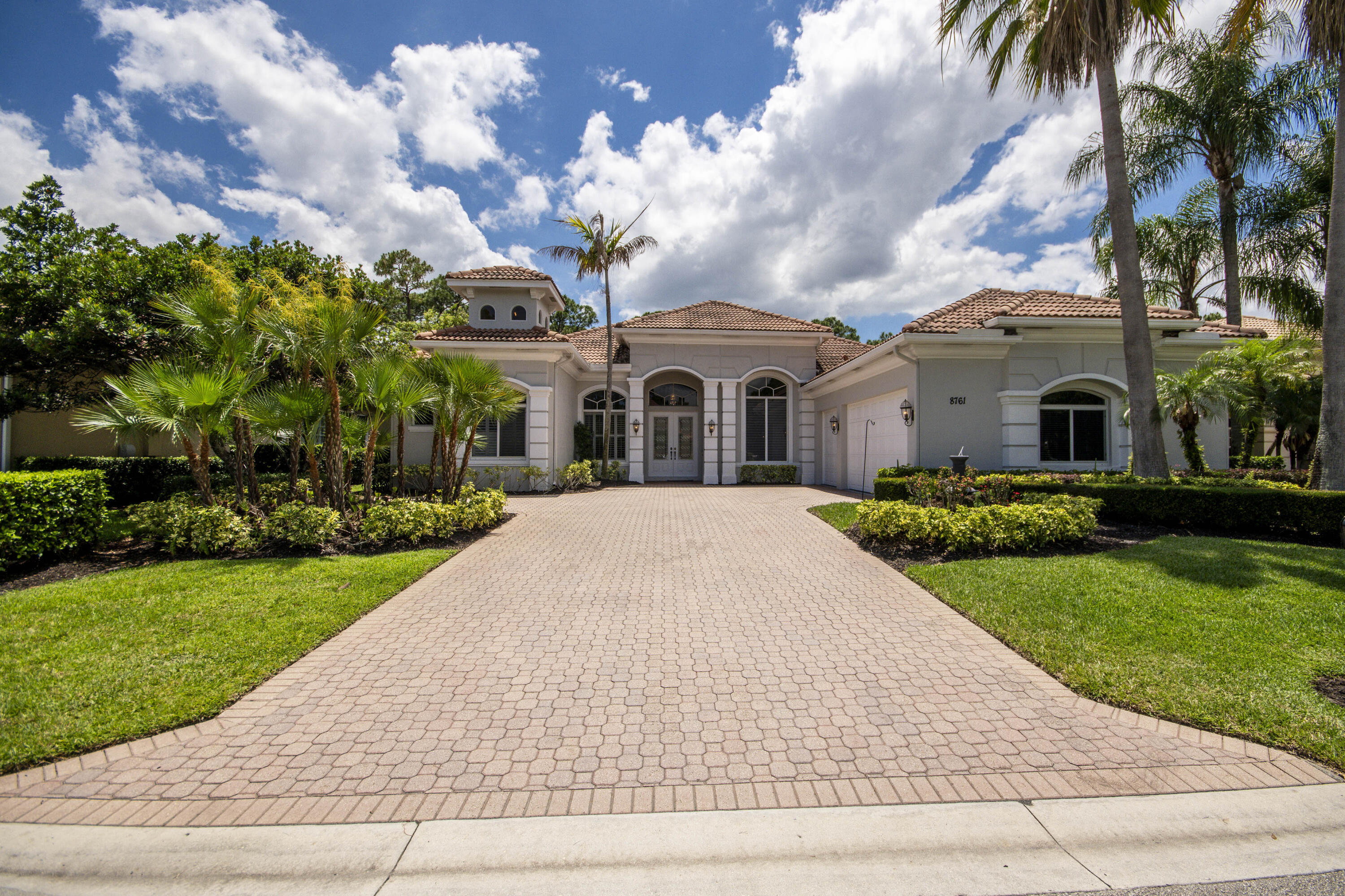 Foto de propiedad en 8761 Bally Bunion Road, Port St. Lucie, FL 34986 Port St. Lucie con MLS# 