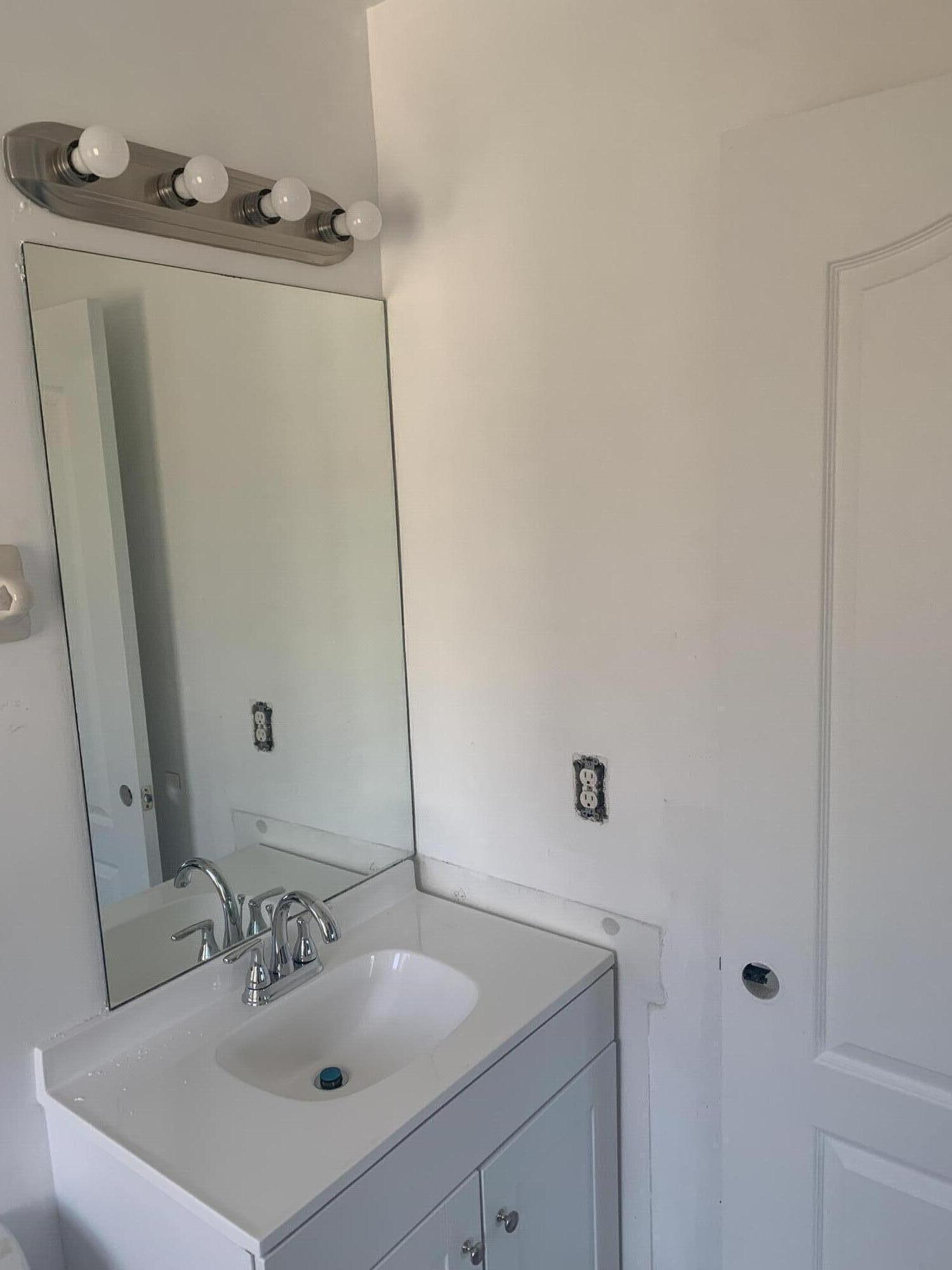Foto de propiedad en 2127 Shoma Drive, Royal Palm Beach, FL 33414 Royal Palm Beach con MLS# 