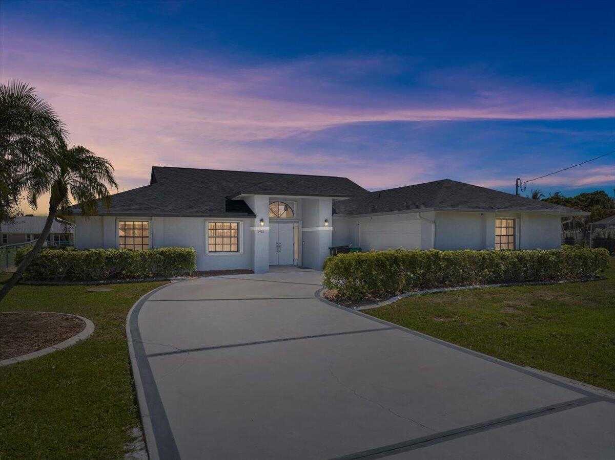 Foto de propiedad en 1902 SE Gaskins Circle, Port St. Lucie, FL 34952 Port St. Lucie con MLS# 