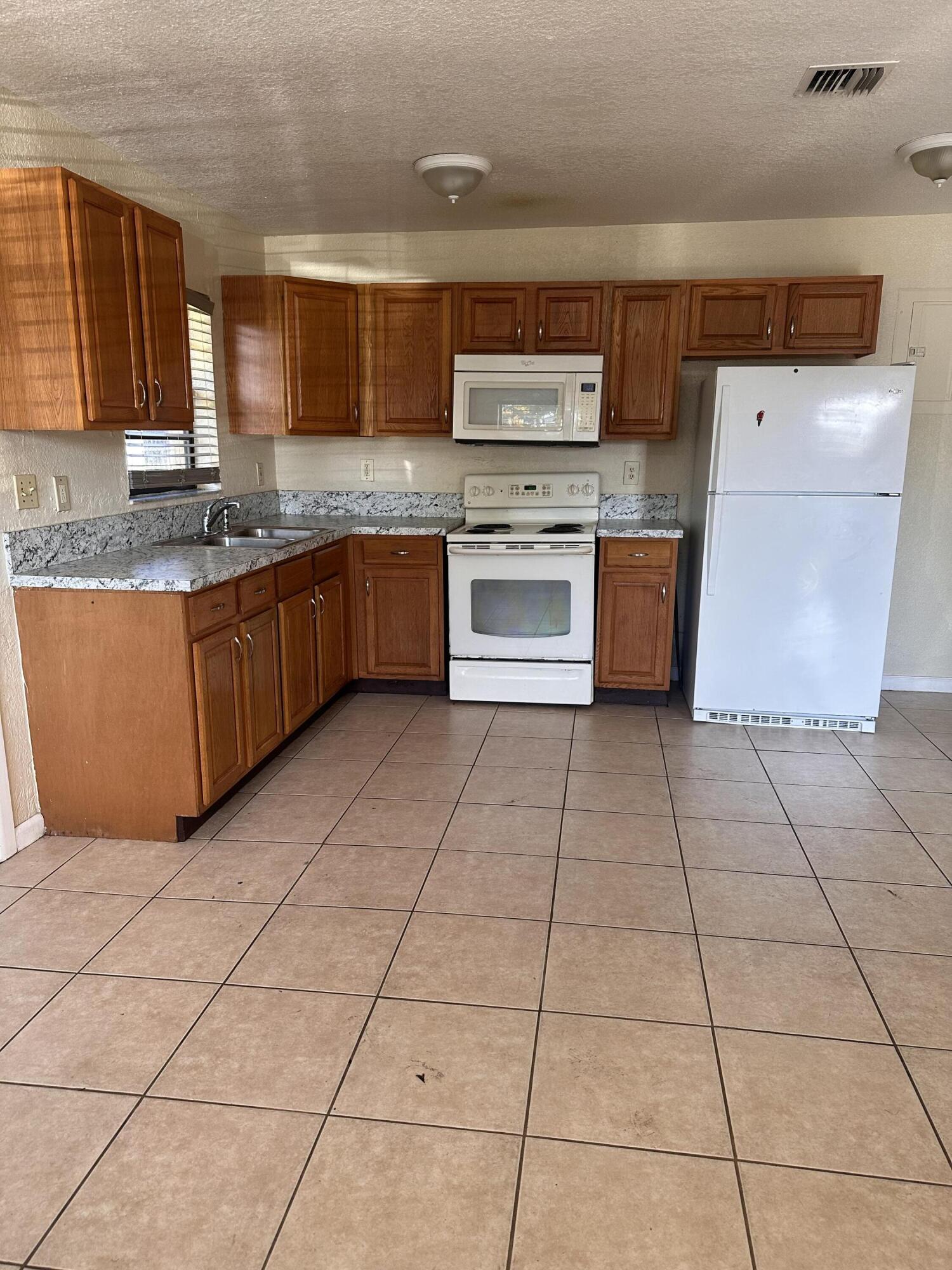 Foto de propiedad en 50 NW 8th Avenue 1, Dania Beach, FL 33004 Dania Beach con MLS# 
