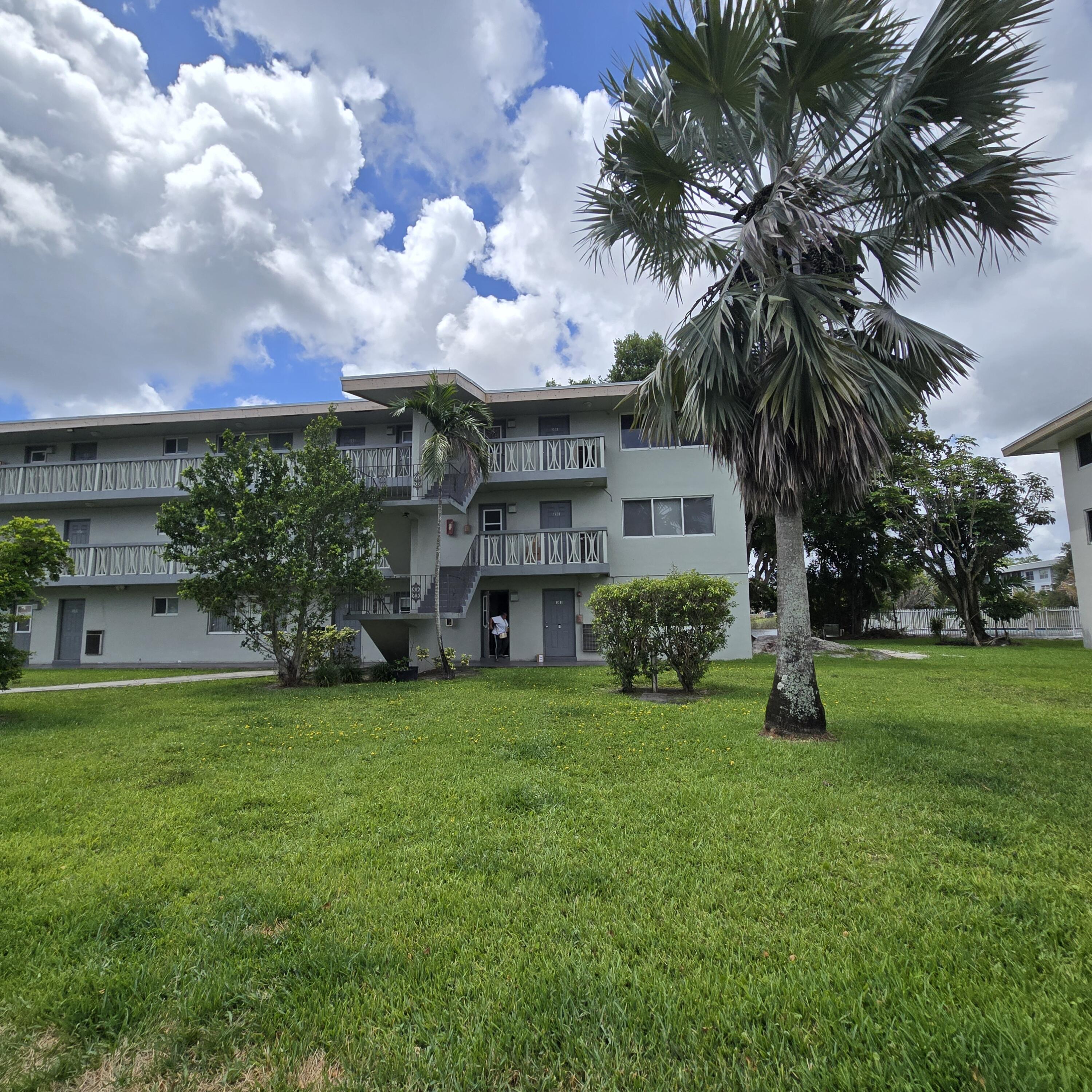 Foto de propiedad en 5420 NW 11th Street 202, Plantation, FL 33313 Plantation con MLS# 