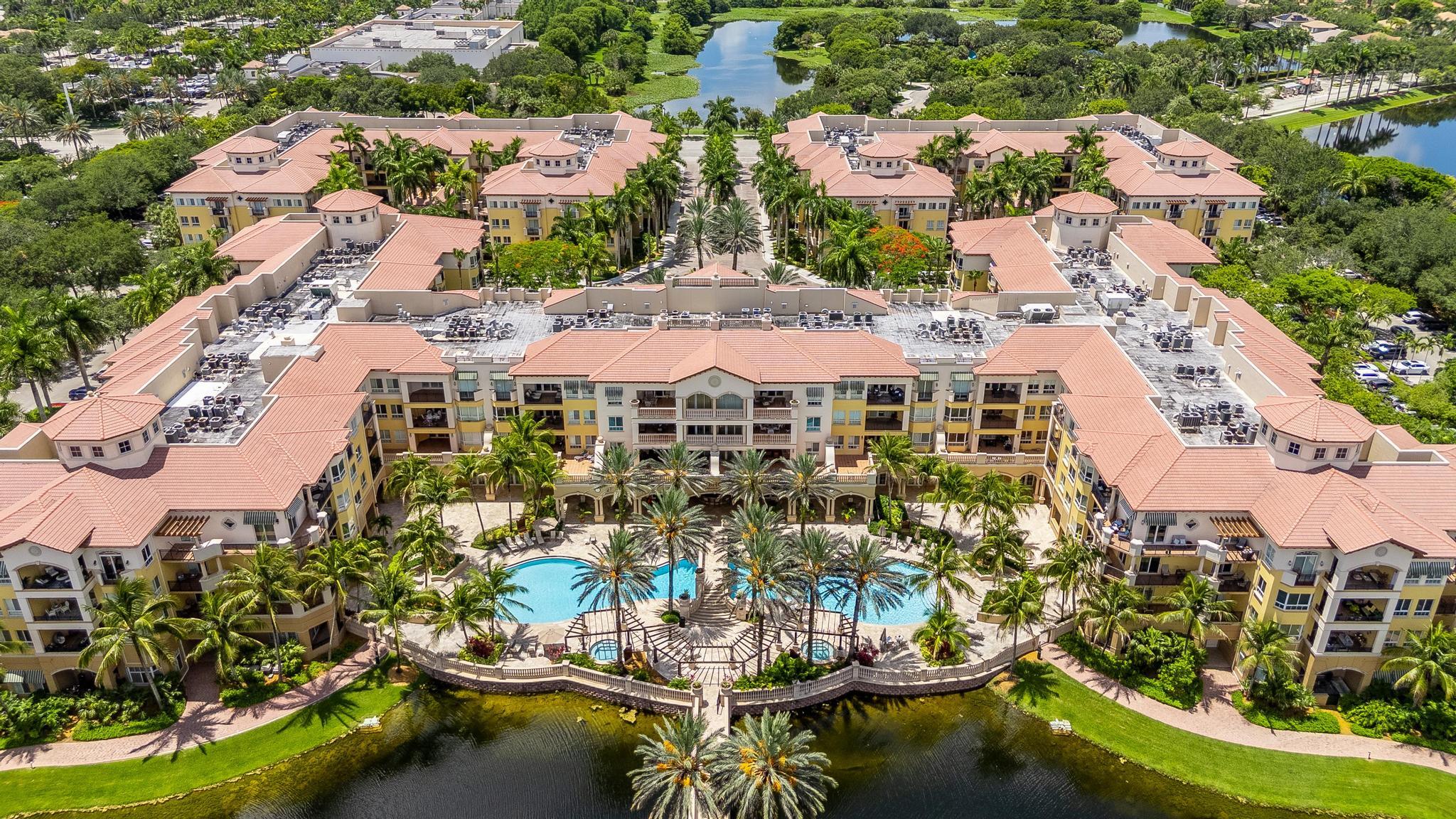 Foto de propiedad en 16102 Emerald Estates Drive 128, Weston, FL 33331 Weston con MLS# 