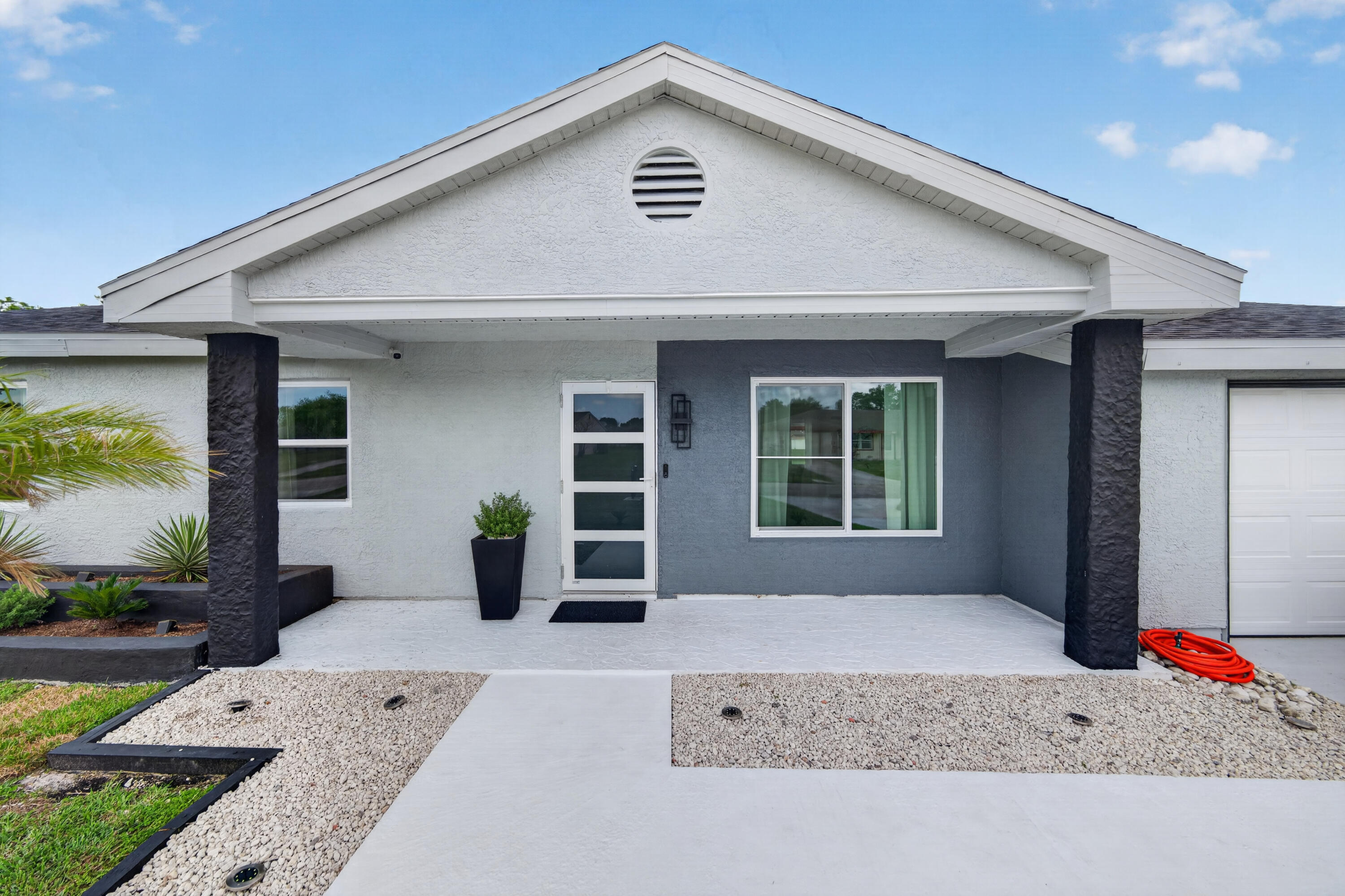 Foto de propiedad en 264 SW Cherryhill Road, Port St. Lucie, FL 34953 Port St. Lucie con MLS# 