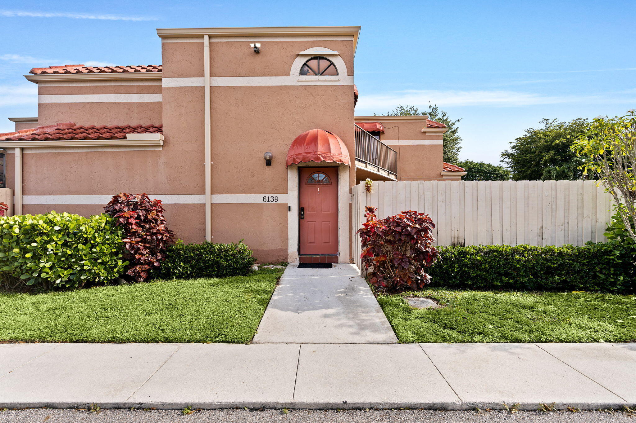 Foto de propiedad en 6139 Seven Springs Boulevard, Greenacres, FL 33463 Greenacres con MLS# 