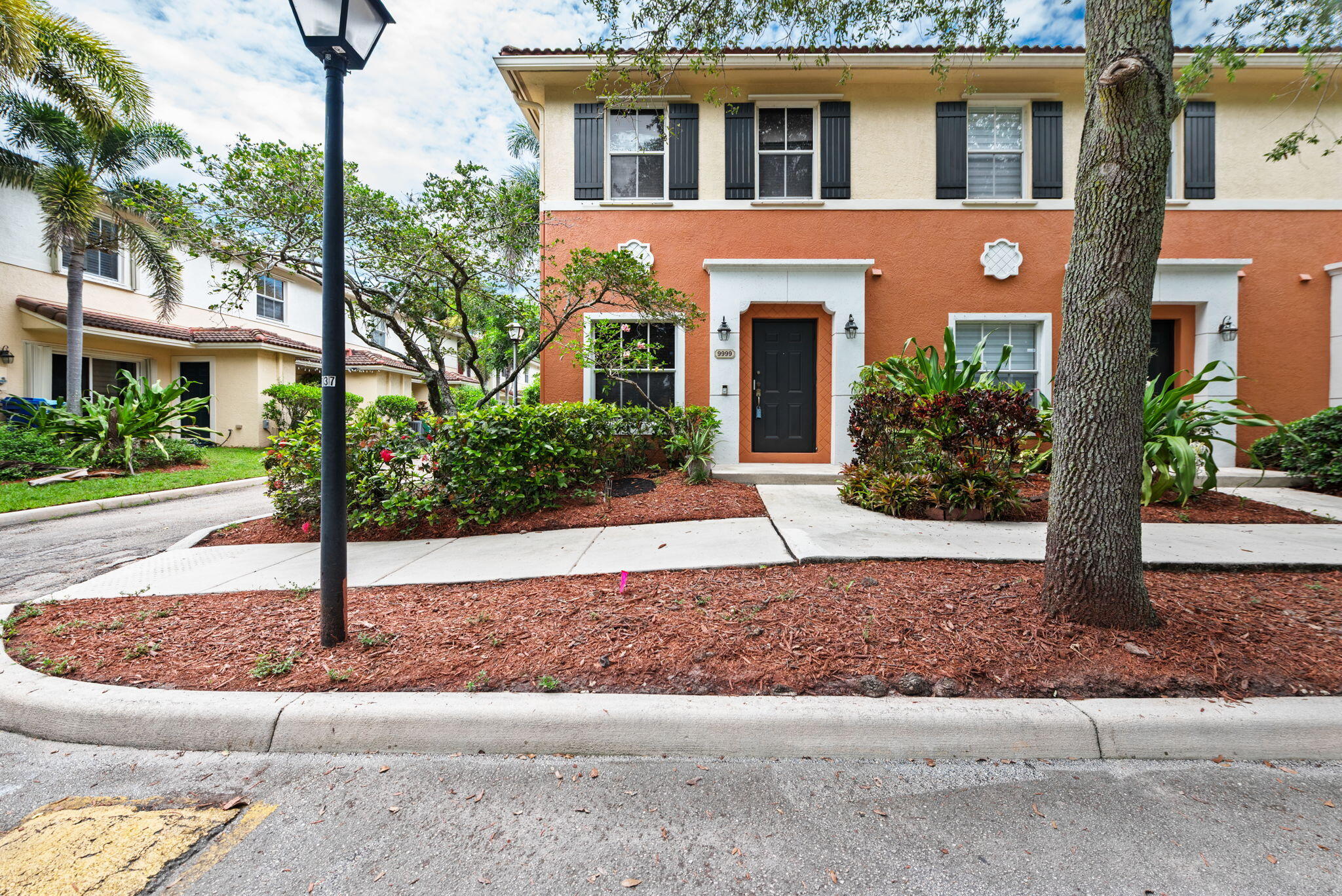 Foto de propiedad en 9999 SW 26th Court, Miramar, FL 33025 Miramar con MLS# 