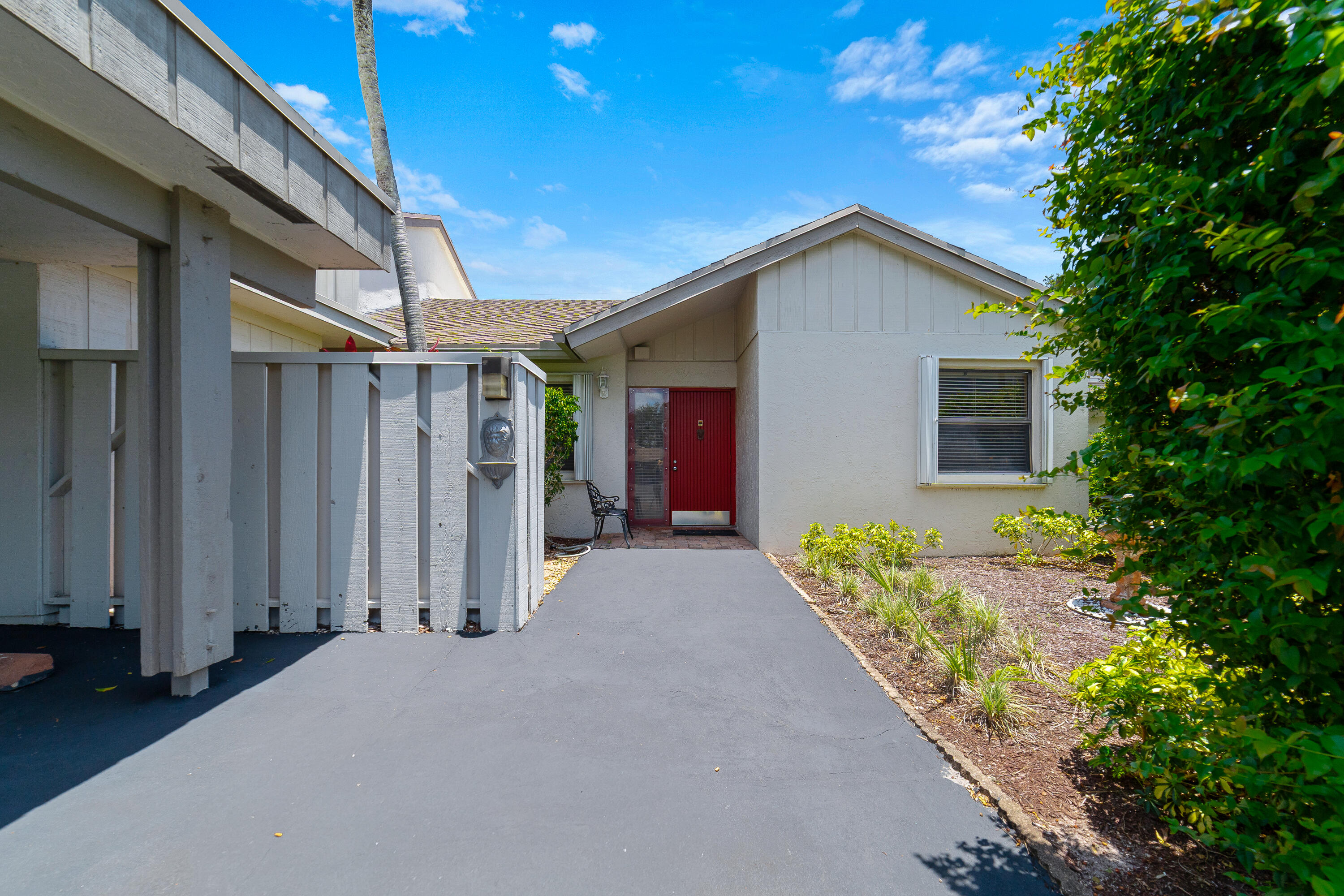 Foto de propiedad en 302 Deer Creek Wildwood Lane E, Deerfield Beach, FL 33442 Deerfield Beach con MLS# 