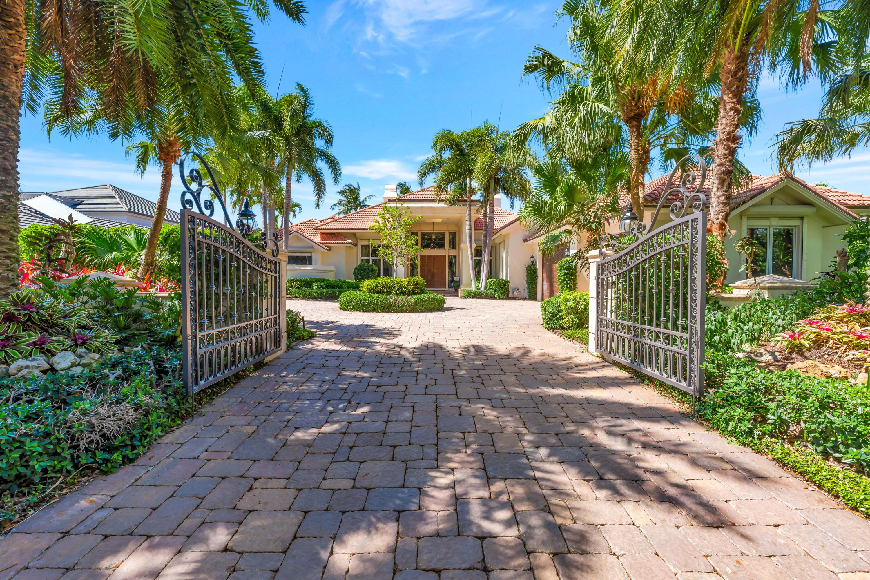 Foto de propiedad en 416 Mariner Drive, Jupiter, FL 33477 Jupiter con MLS# 