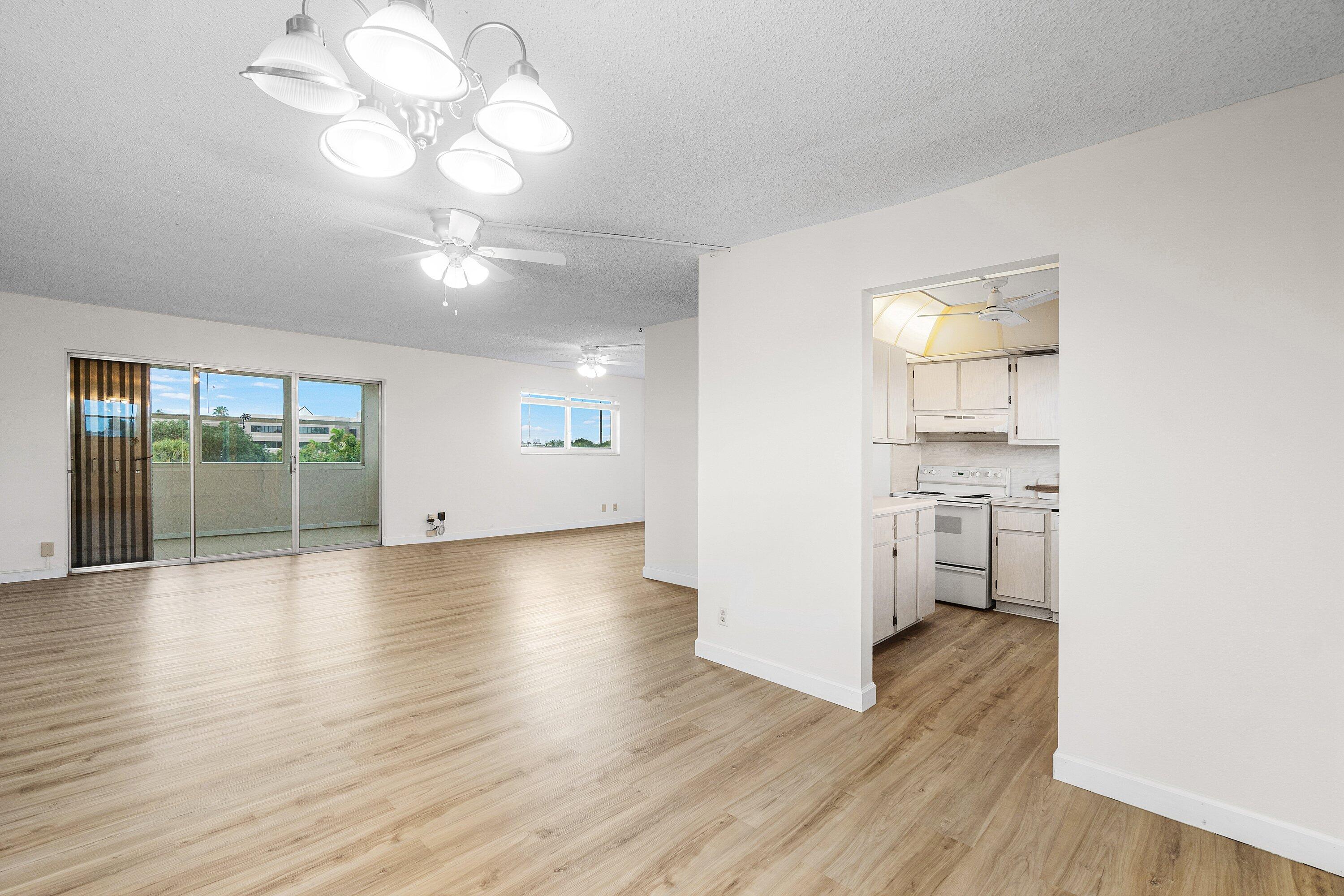 Vendido 725 Lori Drive 412, Palm Springs, FL 33461, Palm Springs, FL 33461