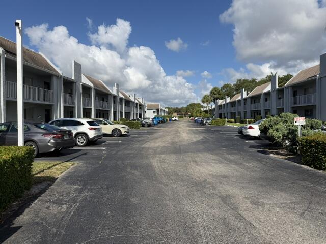 Foto de propiedad en 2940 SW 22nd Avenue 702, Delray Beach, FL 33445 Delray Beach con MLS# 