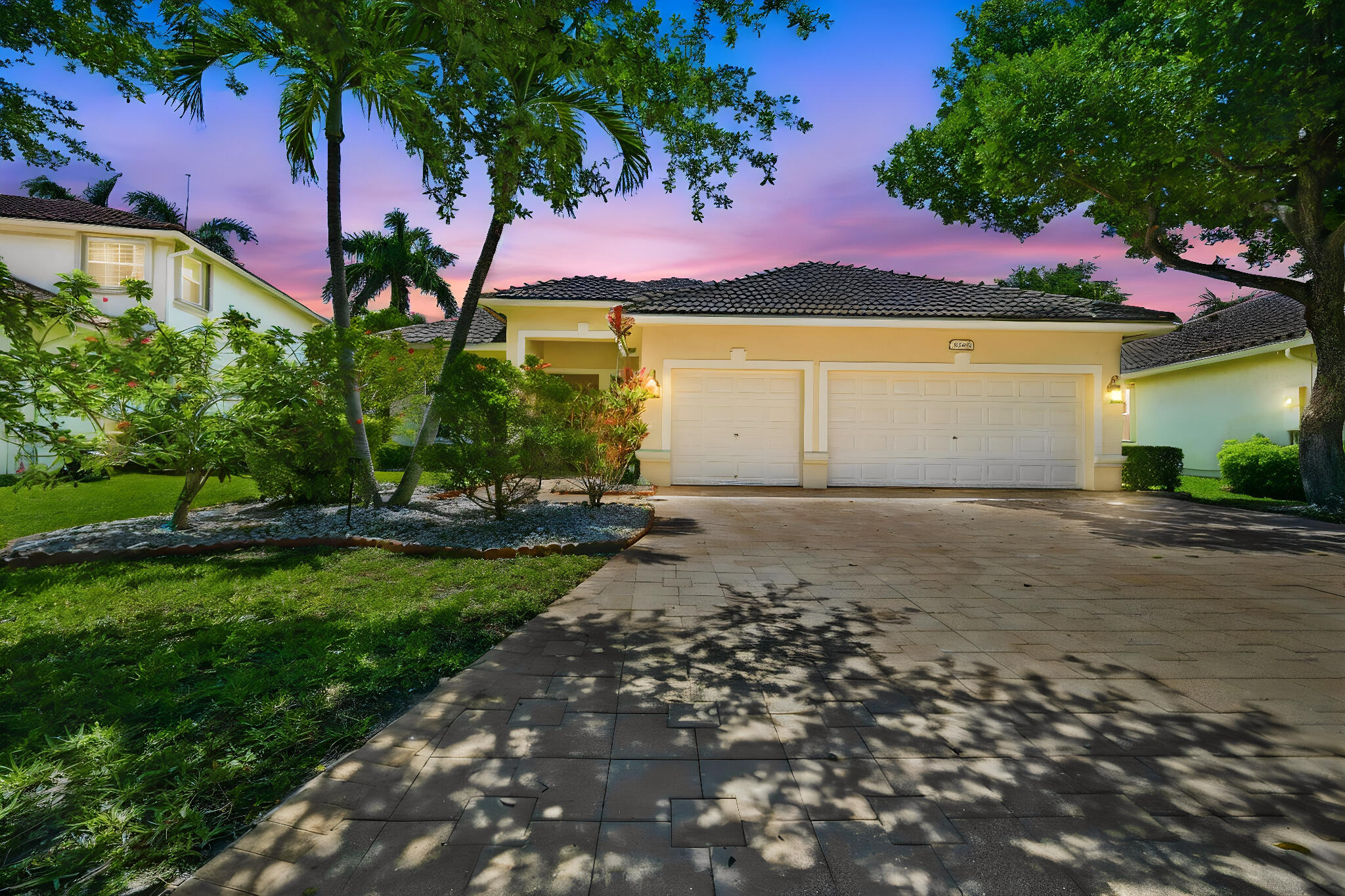 Foto de propiedad en 6018 NW 56th Circle NW, Coral Springs, FL 33067 Coral Springs con MLS# 