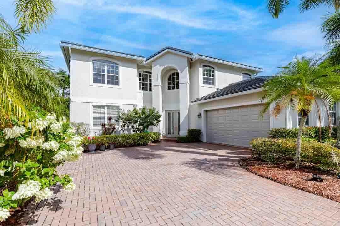 Foto de propiedad en 4989 SW Saint Creek Drive, Palm City, FL 34990 Palm City con MLS# 