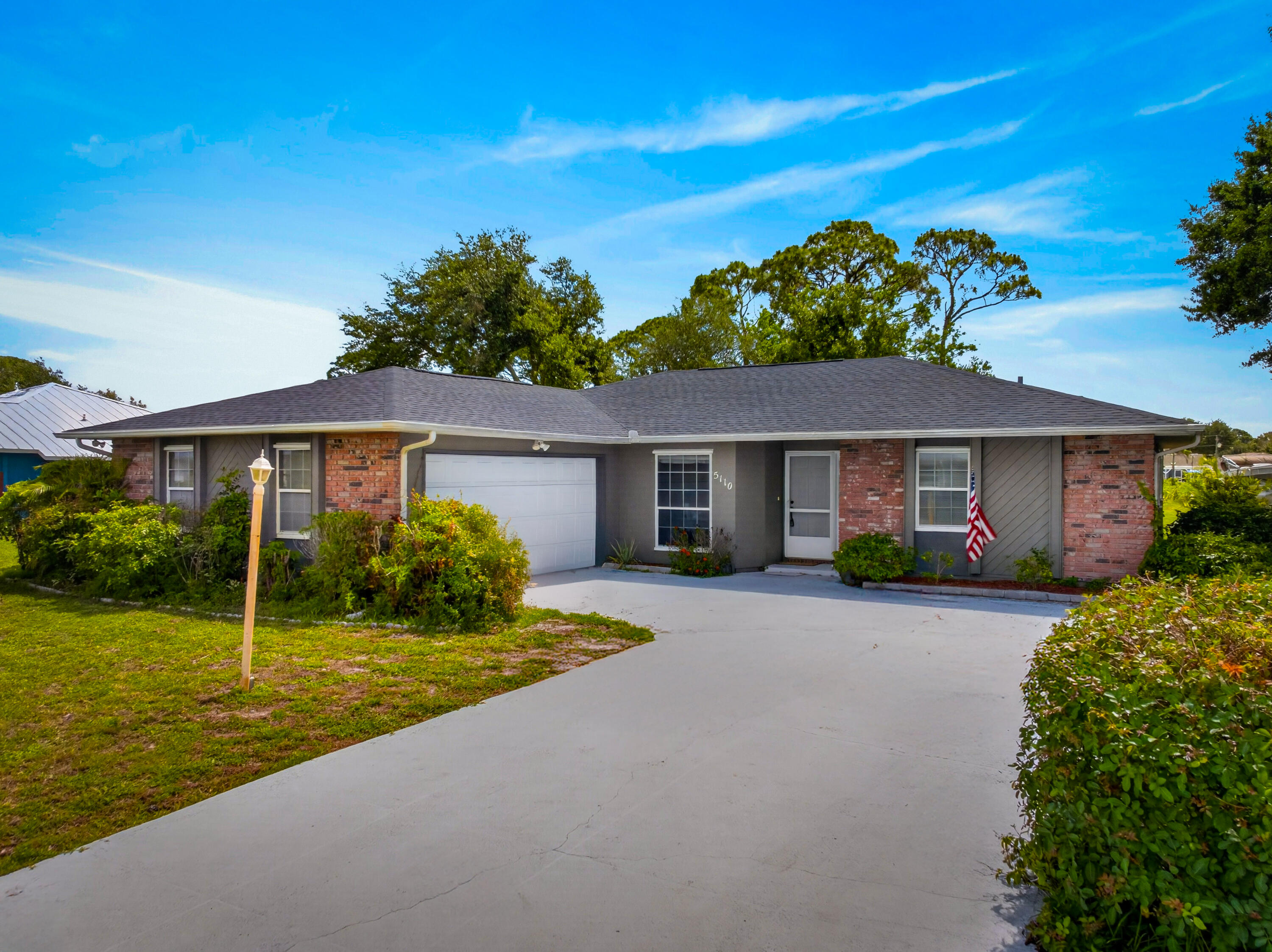 Foto de propiedad en 5110 Eagle Drive, Fort Pierce, FL 34951 Fort Pierce con MLS# 