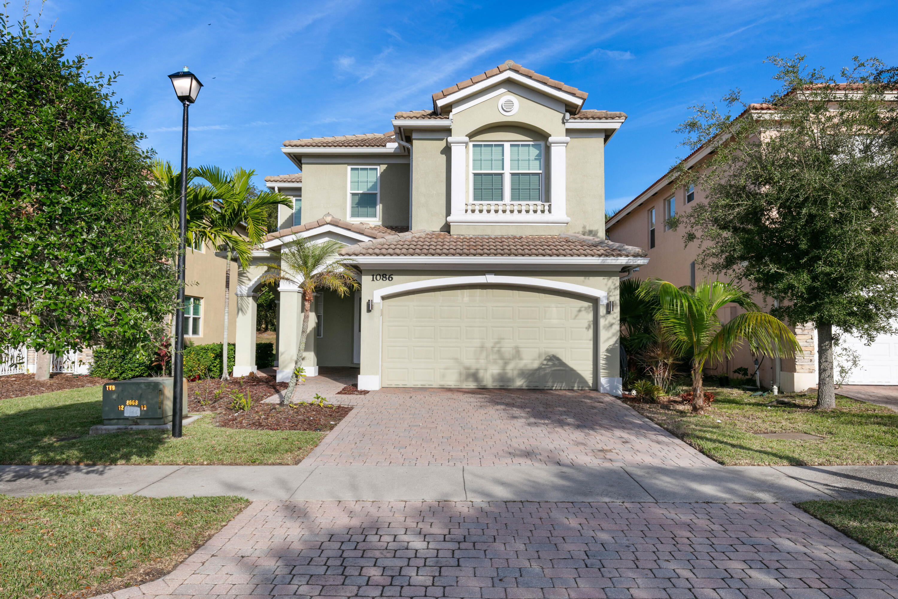 Foto de propiedad en 1086 NW Leonardo Circle, Port St. Lucie, FL 34986 Port St. Lucie con MLS# 