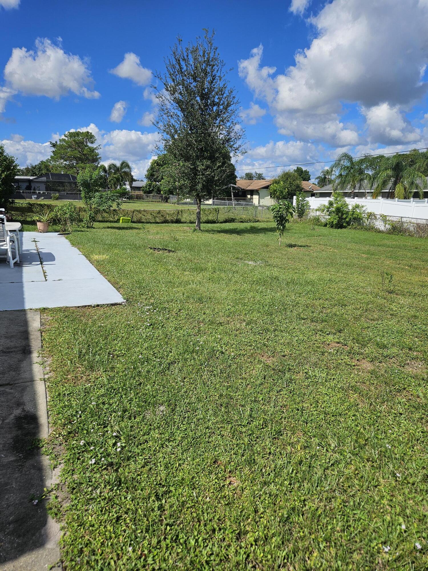 Foto de propiedad en 967 SE Breakwater Avenue, Port St. Lucie, FL 34983 Port St. Lucie con MLS# 