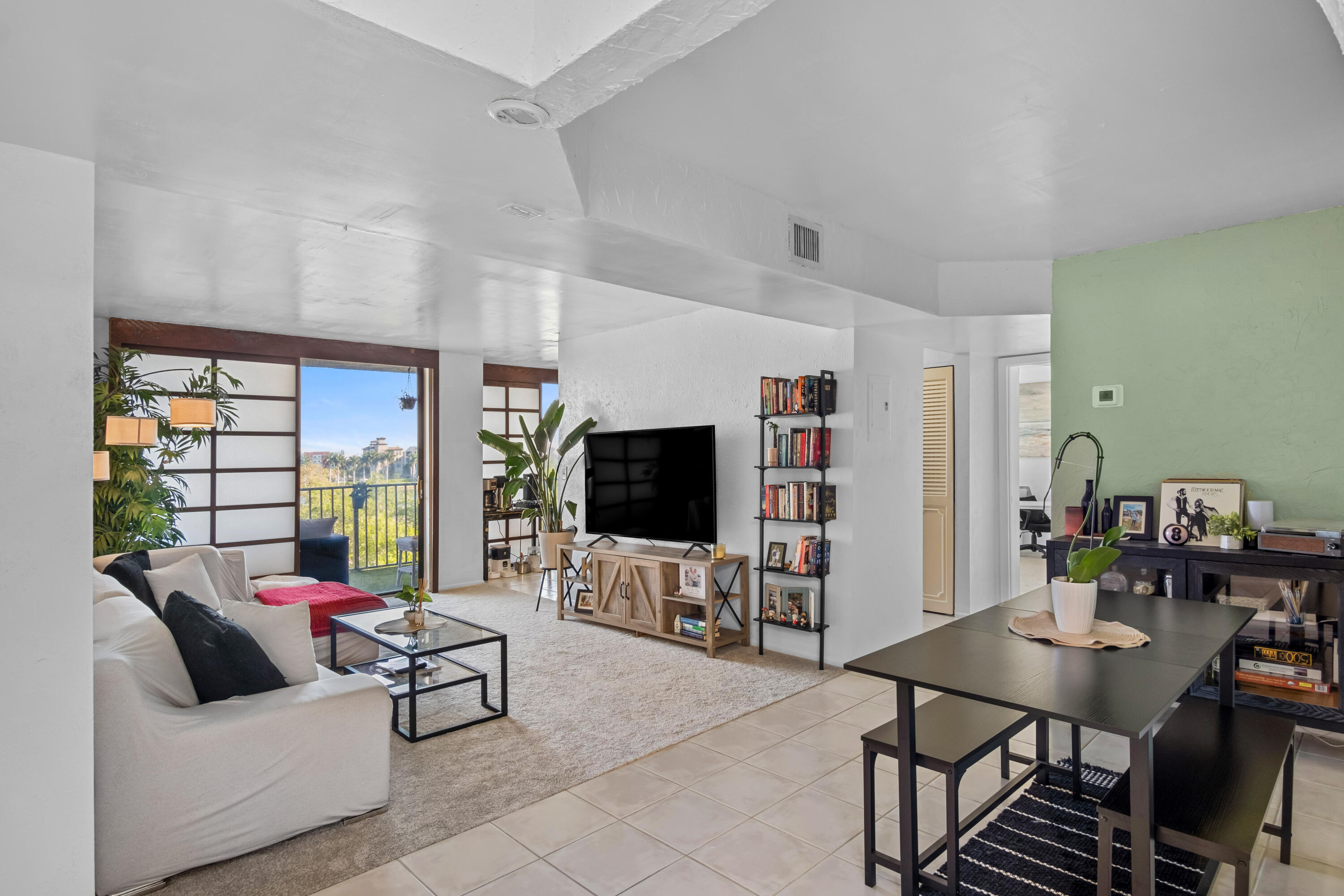 Foto de propiedad en 3500 Blue Lake Drive 503, Pompano Beach, FL 33064 Pompano Beach con MLS# 