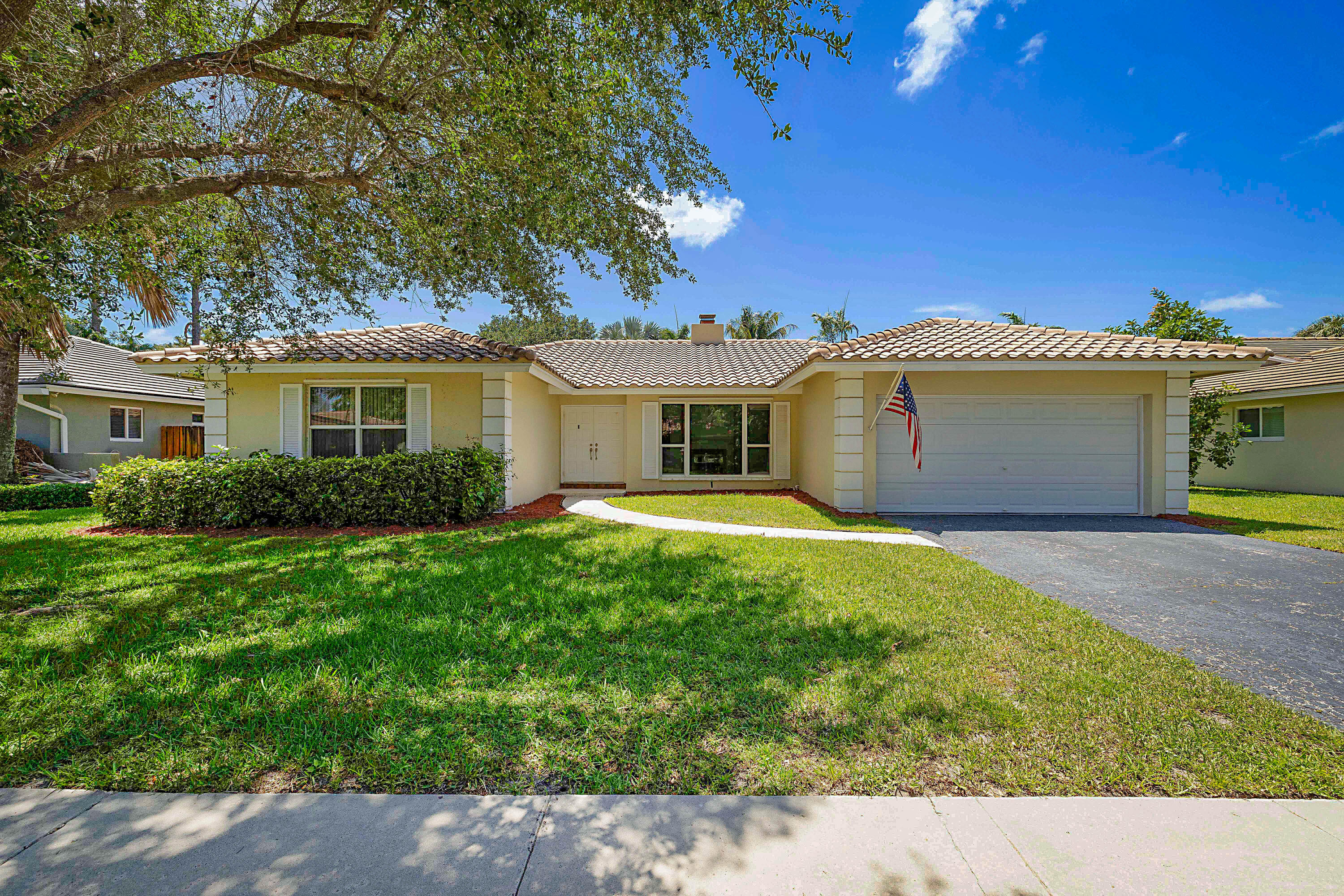 Foto de propiedad en 20869 Sonrisa Way, Boca Raton, FL 33433 Boca Raton con MLS# 