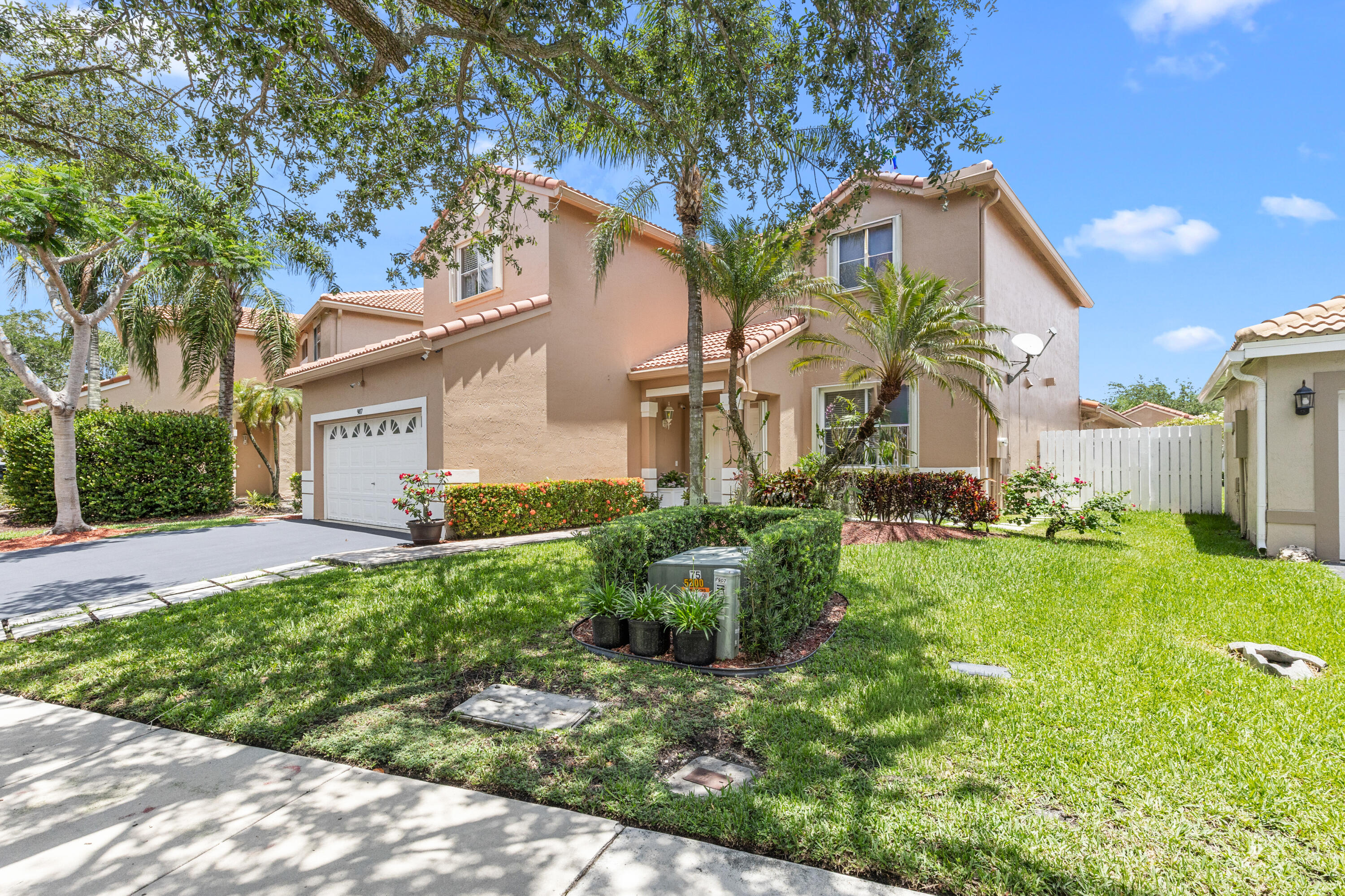 Foto de propiedad en 907 Stanton Drive, Weston, FL 33326 Weston con MLS# 