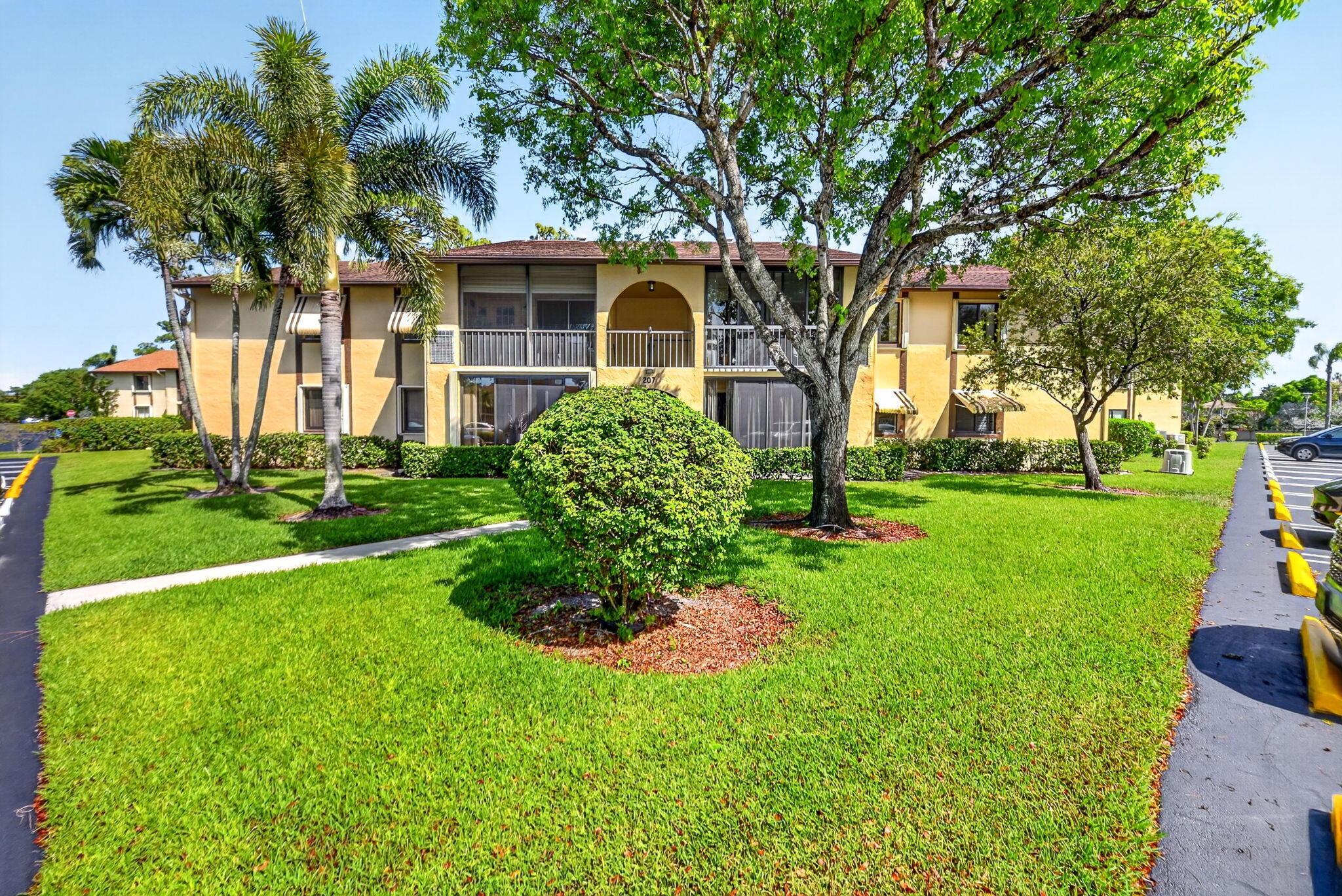 Foto de propiedad en 207 Pine Hov Circle D2, Greenacres, FL 33463 Greenacres con MLS# 