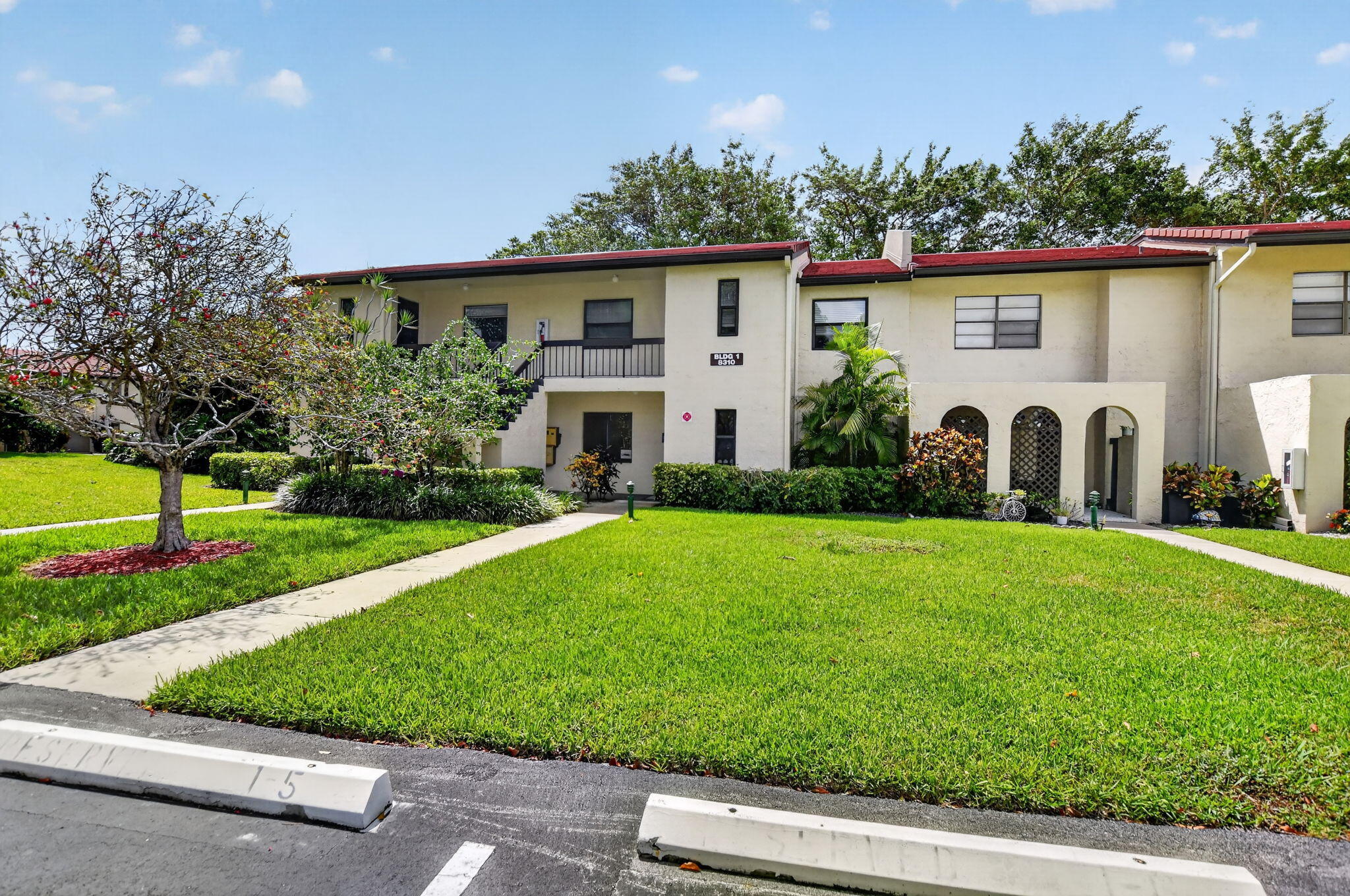 Foto de propiedad en 8310 Casa Del Lago D, Boca Raton, FL 33433 Boca Raton con MLS# 
