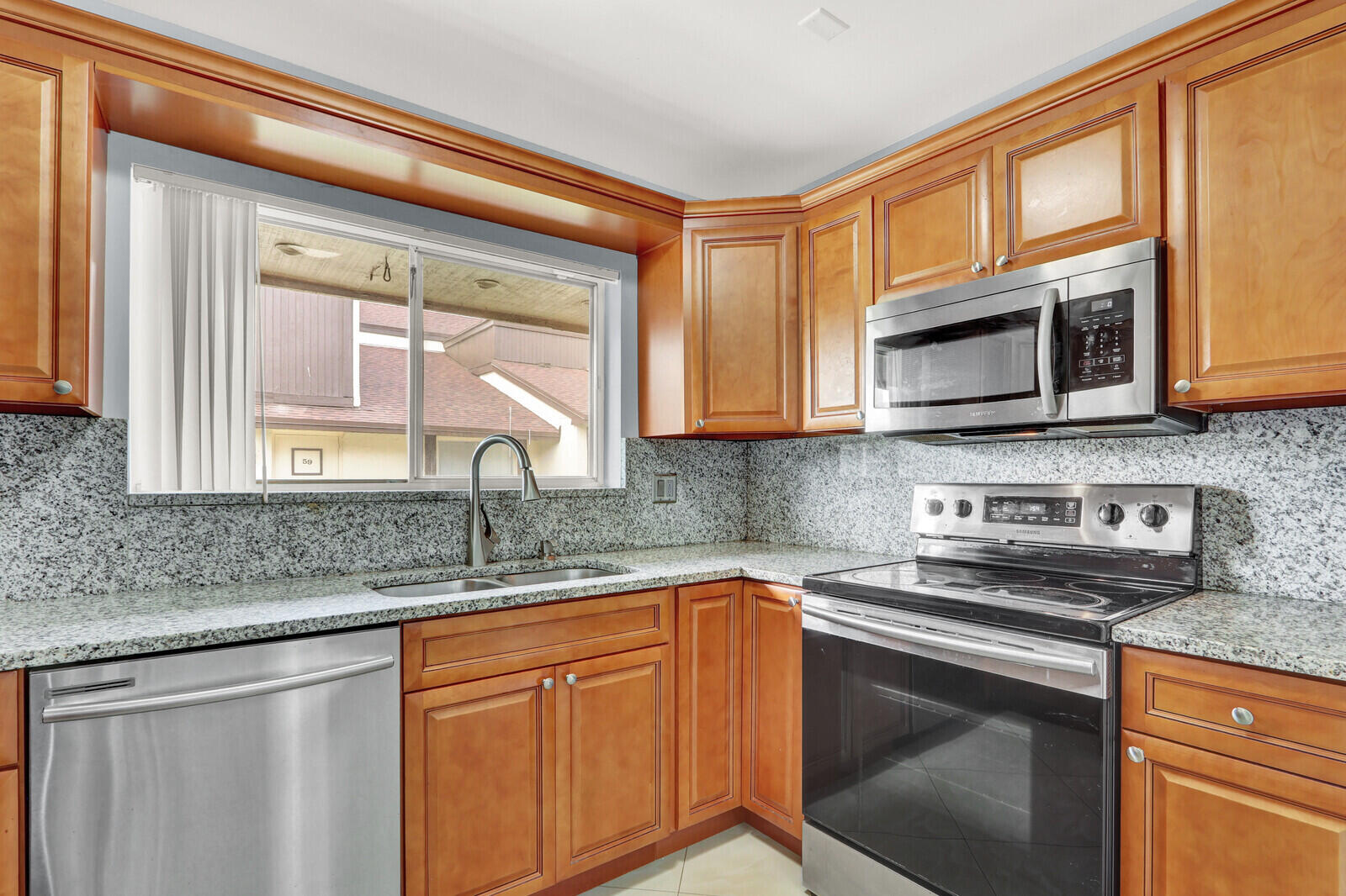 Foto de propiedad en 5272 Bosque Lane 31, West Palm Beach, FL 33415 West Palm Beach con MLS# 